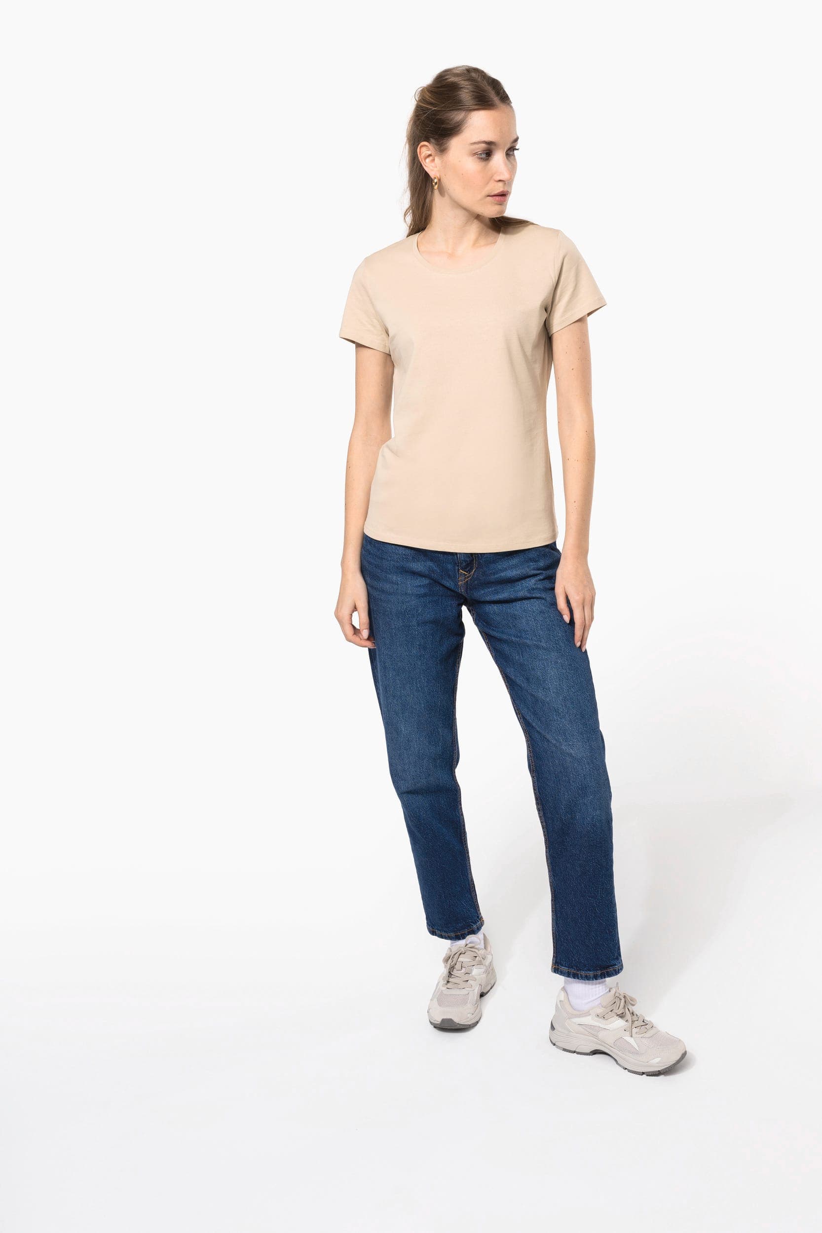 T-shirt col rond manches courtes femme en situation