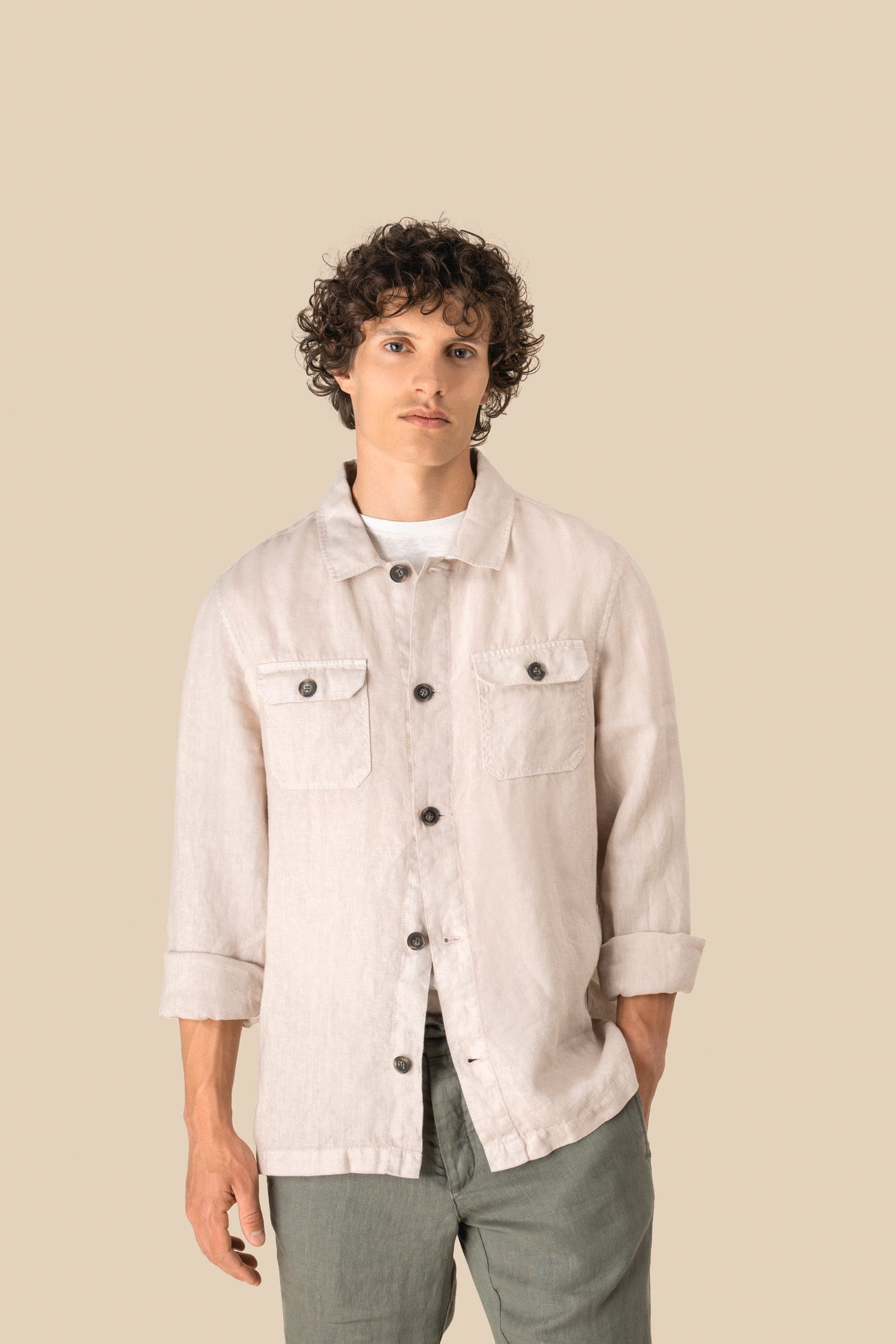Surchemise délavée en lin homme en situation