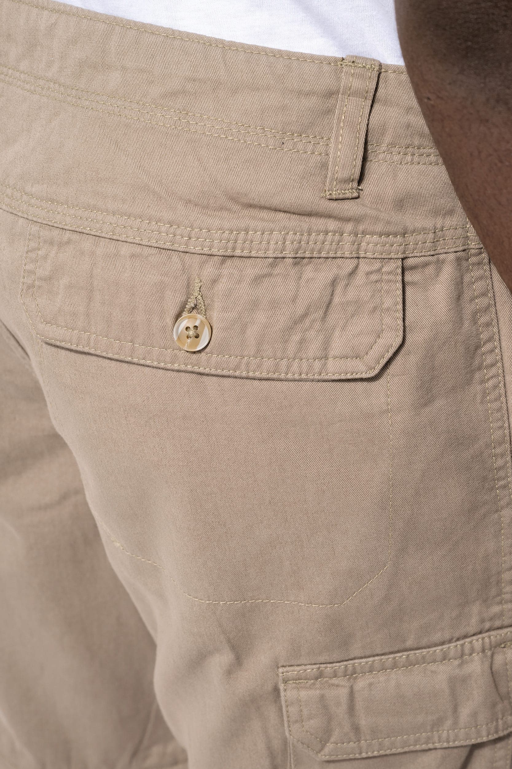Pantalon 2 en 1 multipoches homme en situation
