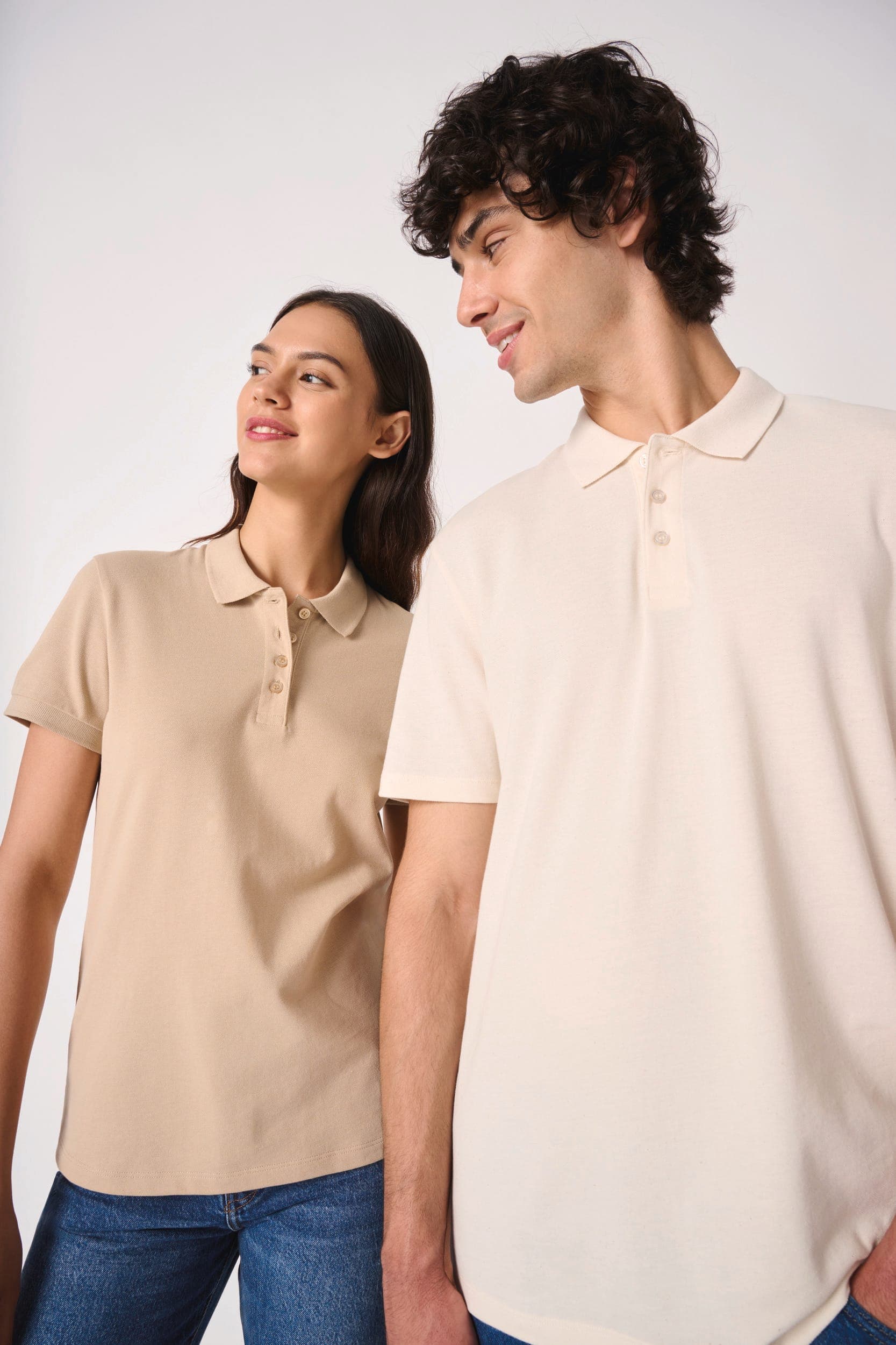 Polo piqué homme en situation
