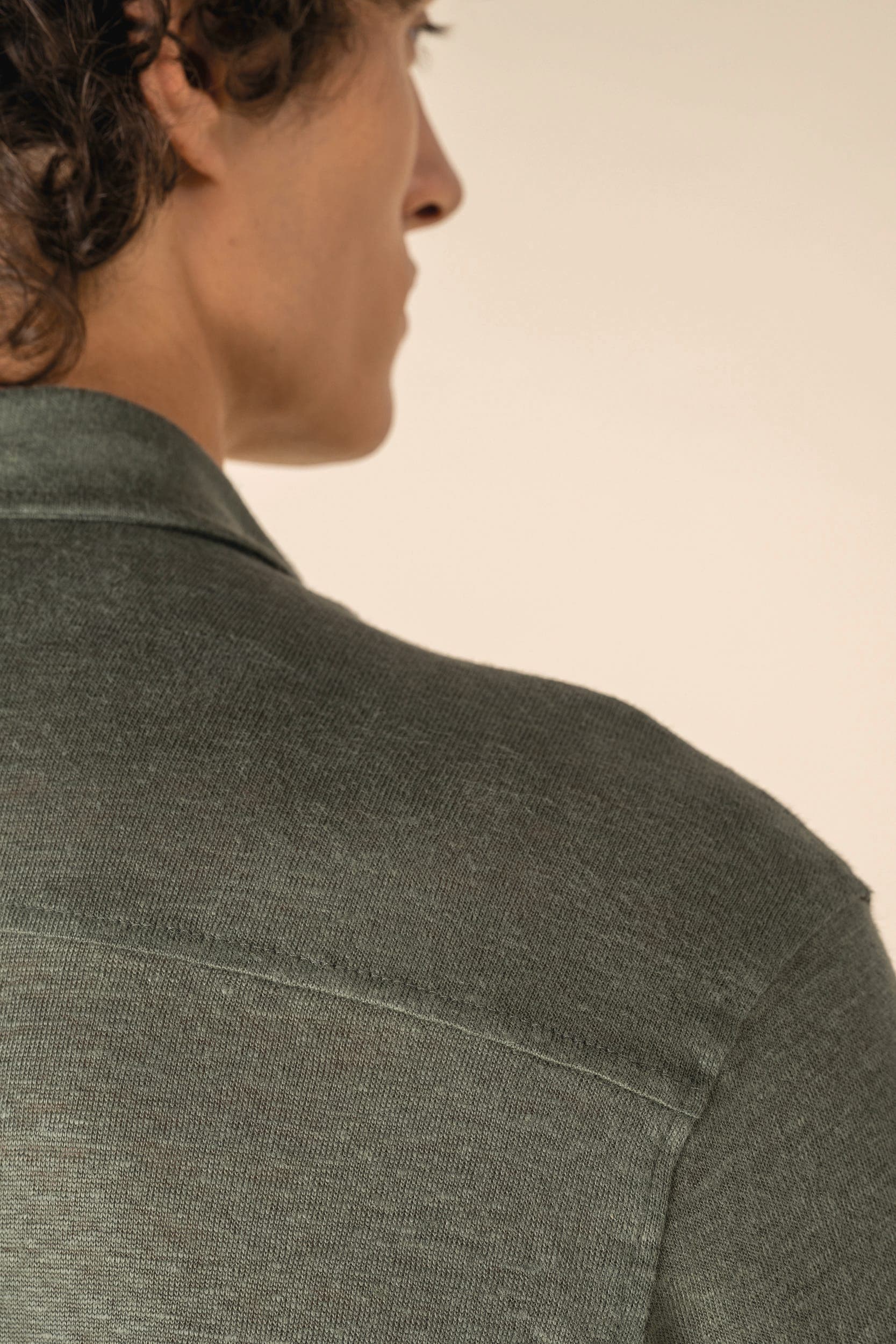 Chemise à manches courtes en lin homme en situation