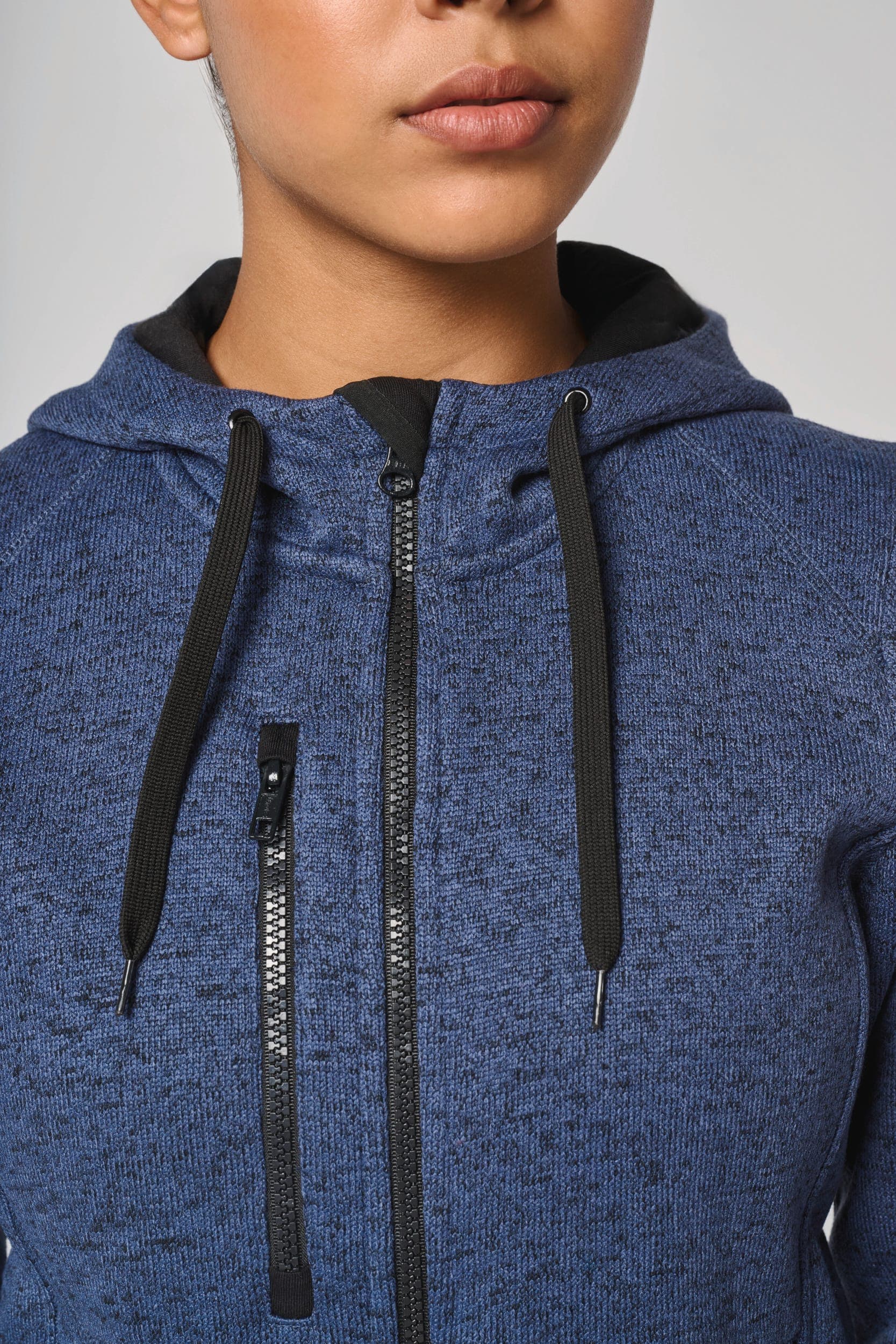 Veste à capuche chinée femme en situation
