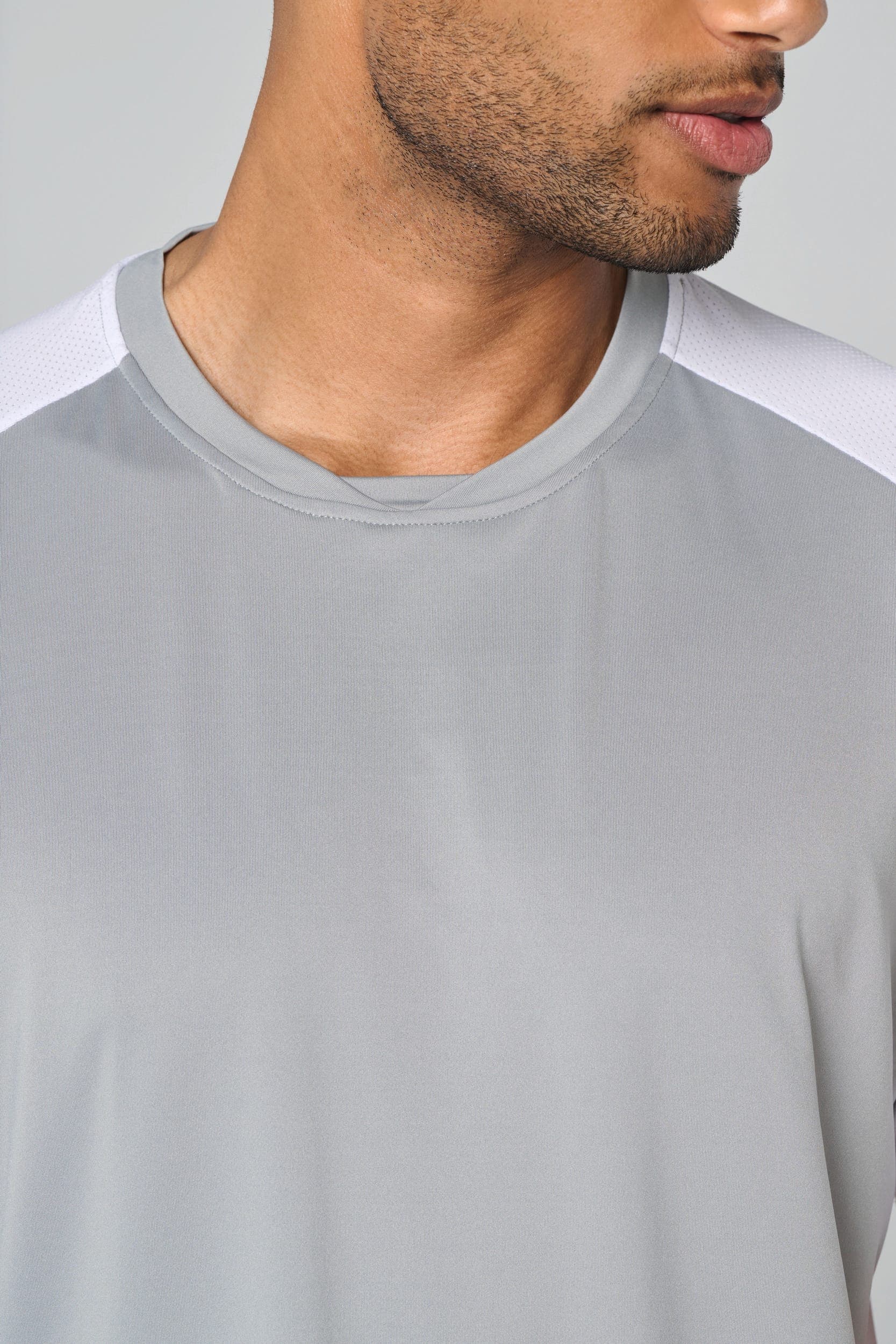 T-shirt de padel bicolore à manches raglan homme en situation