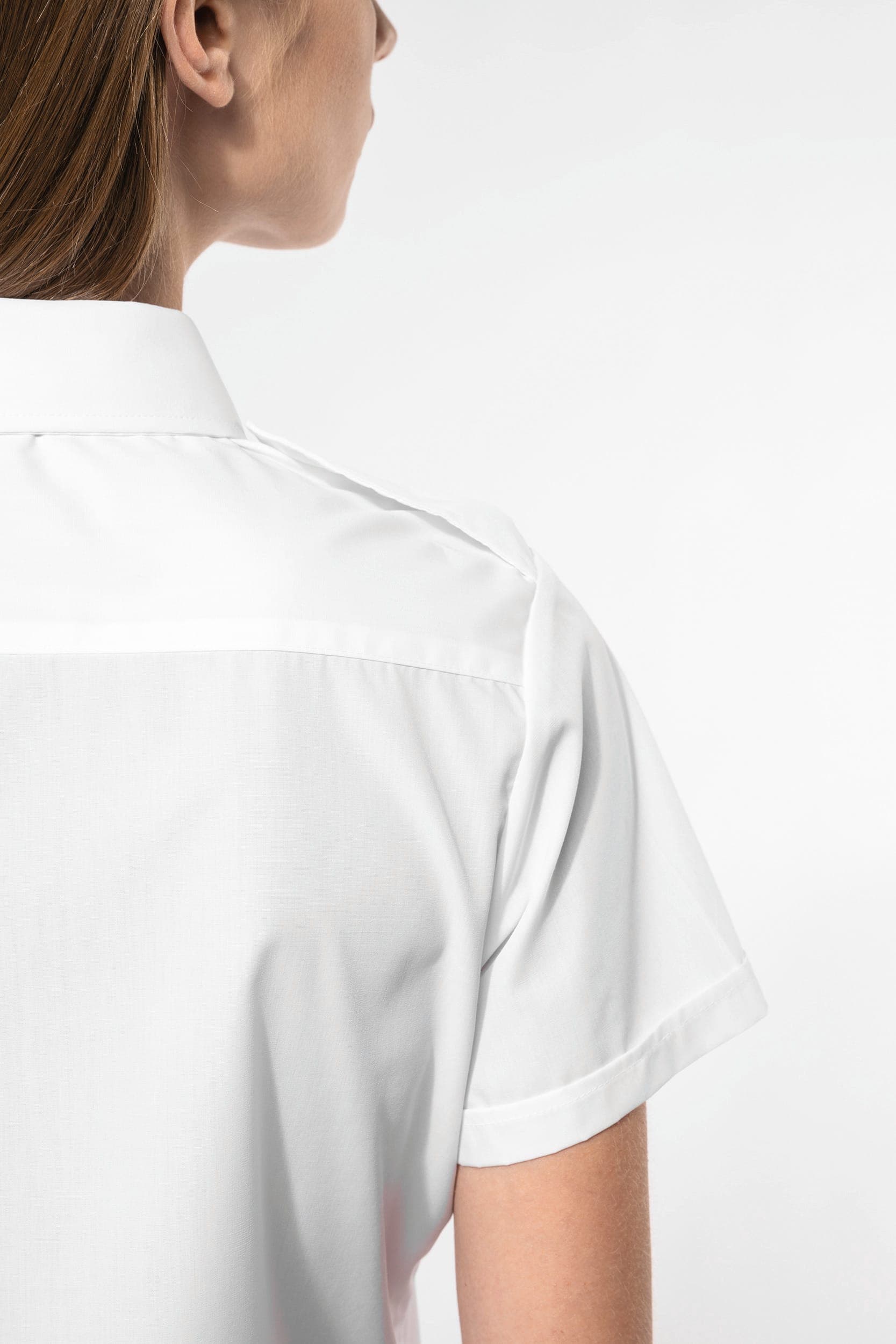 Chemise pilote manches courtes femme en situation