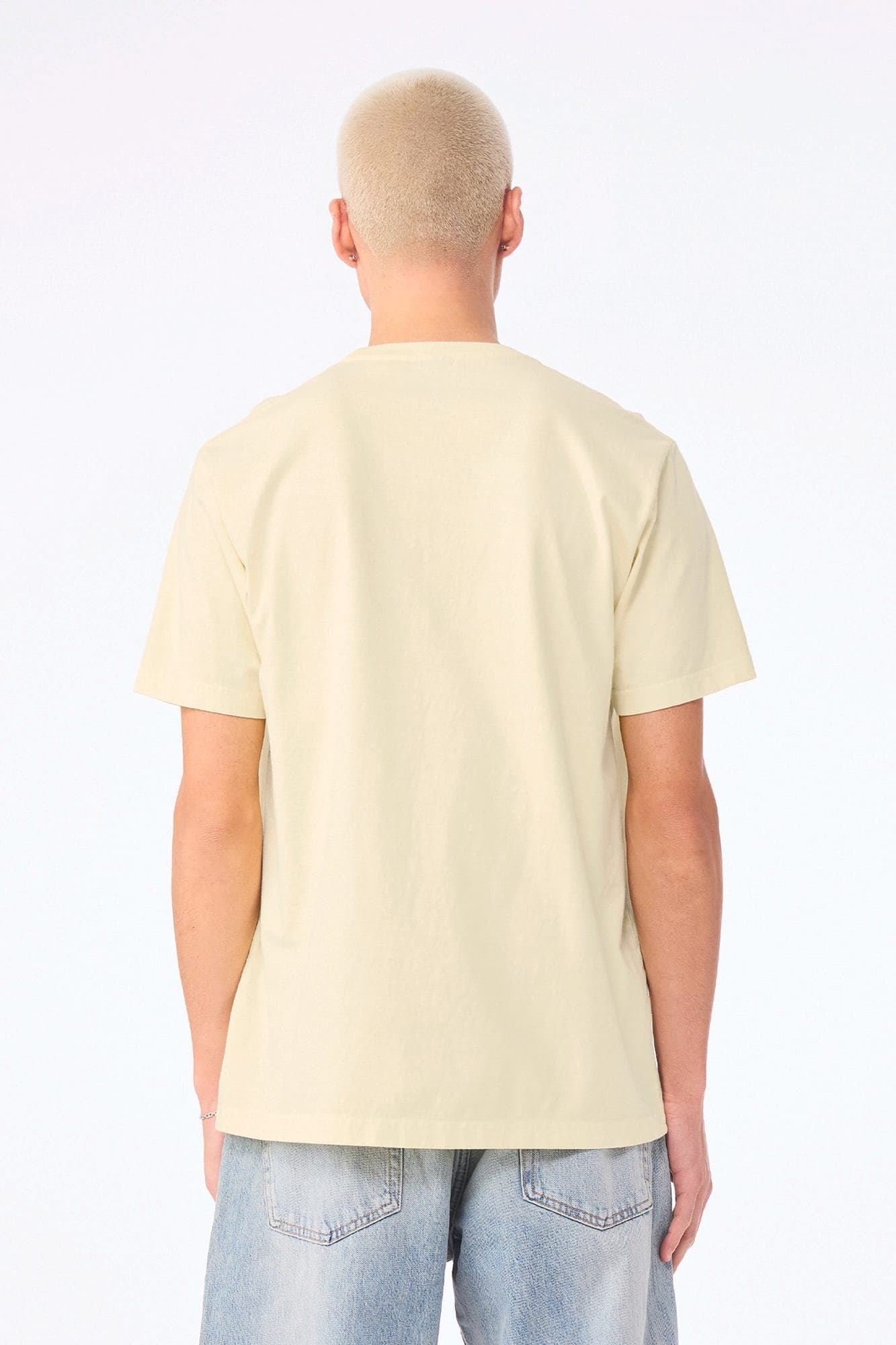 T-shirt délavé épais unisexe en situation