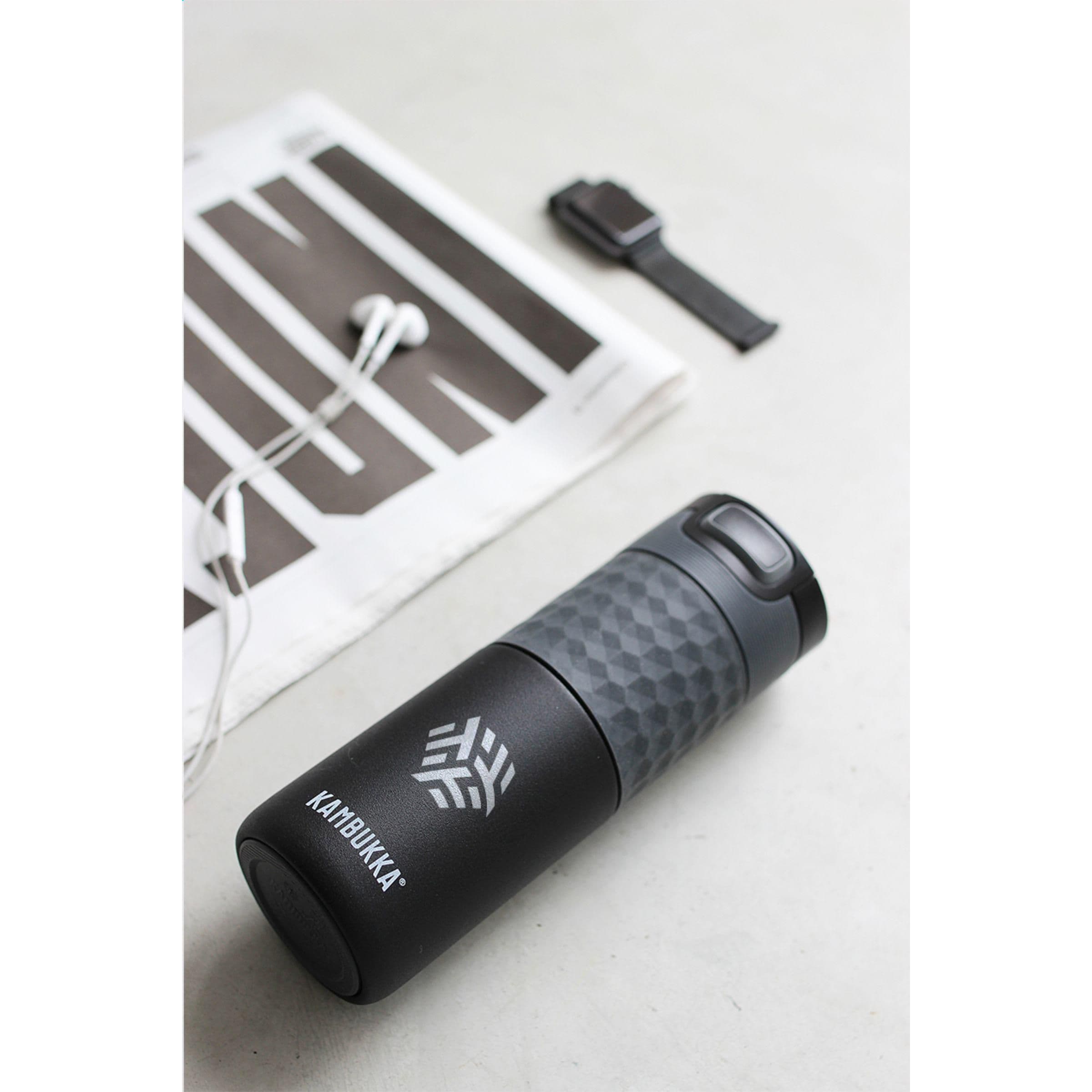 Gobelet thermos Kambukka® Etna Grip 500 ml en situation