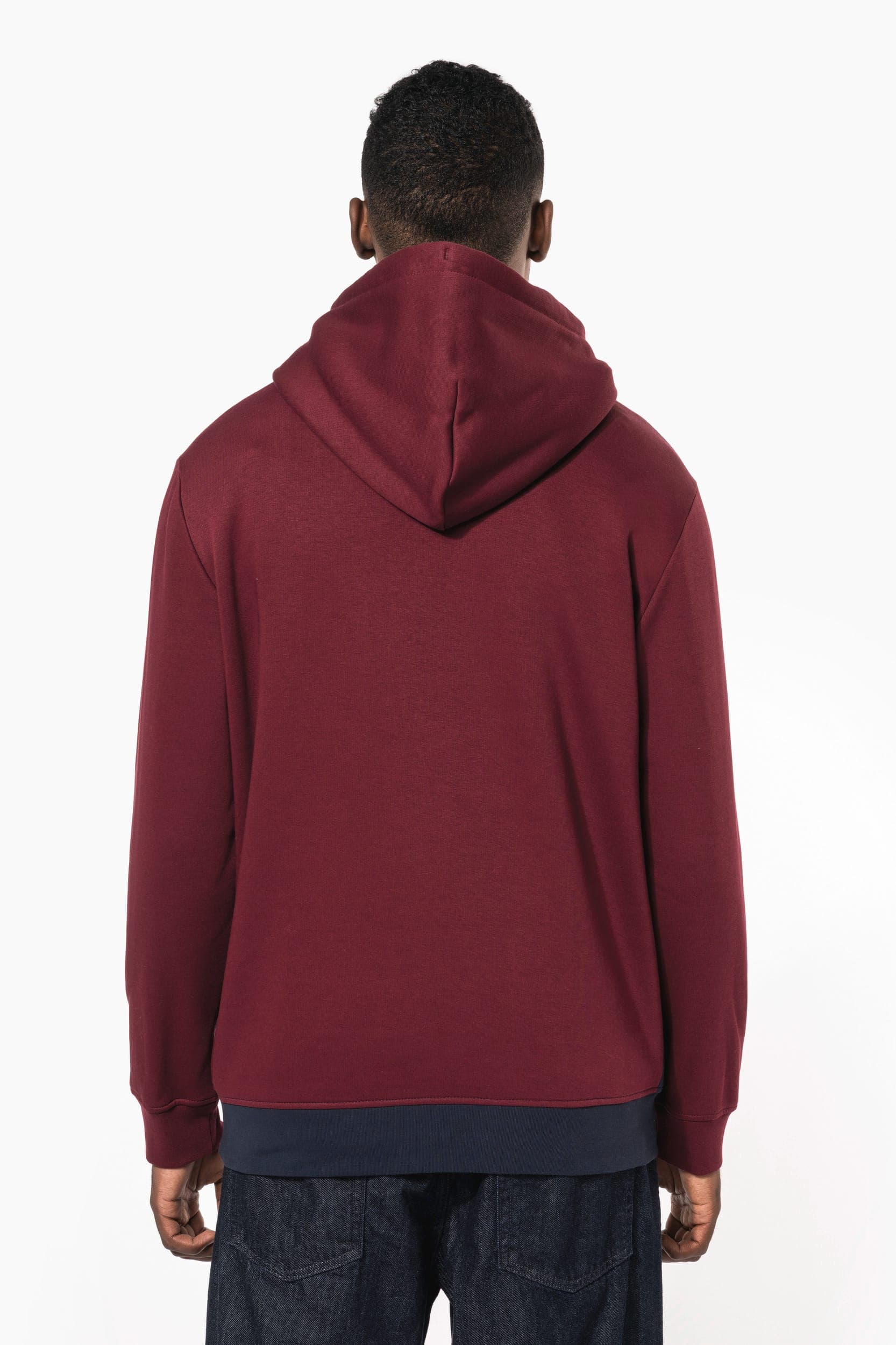 Sweat-shirt tricolore à capuche unisexe en situation