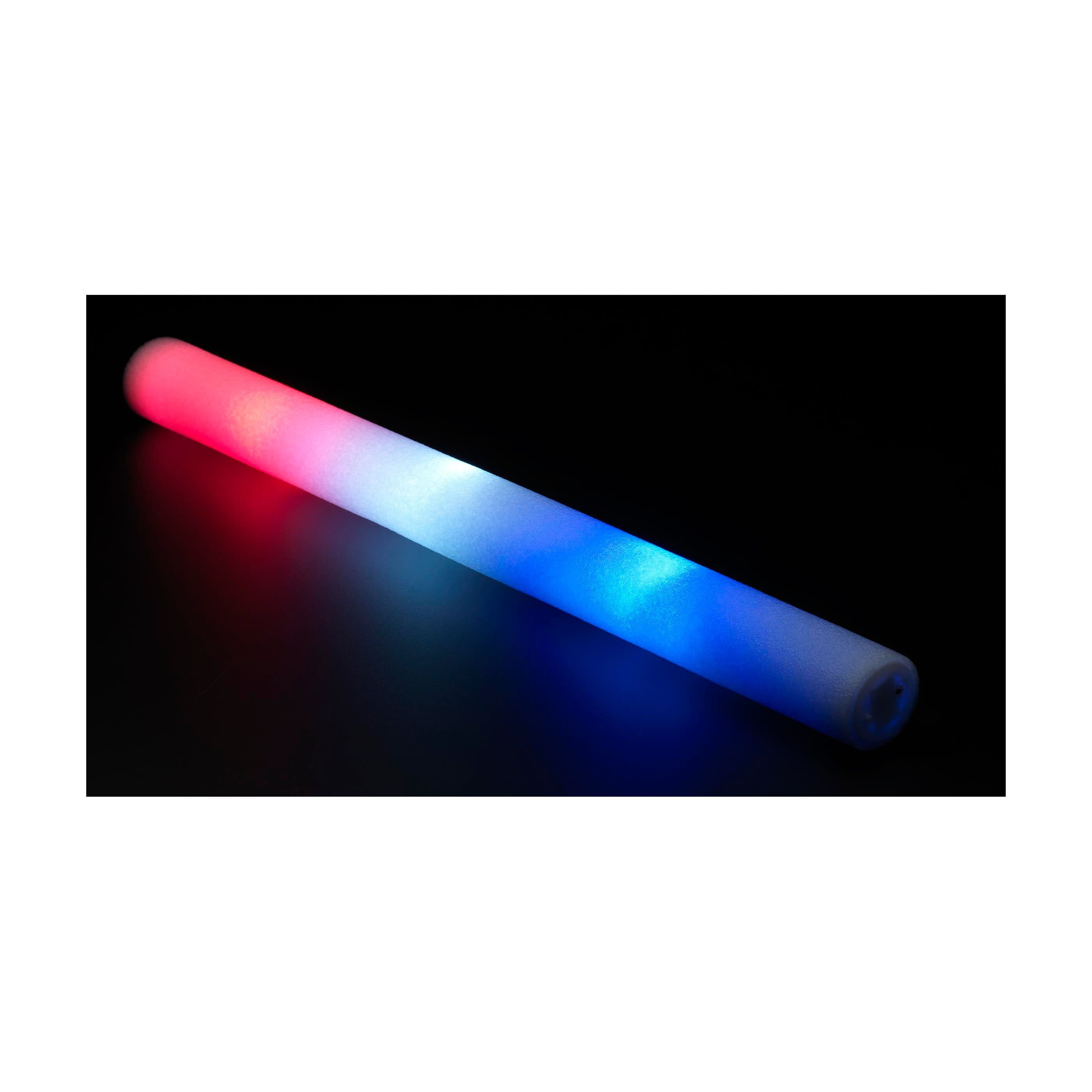 Bâton LED luminescent Foam Party Bleu blanc rouge en situation