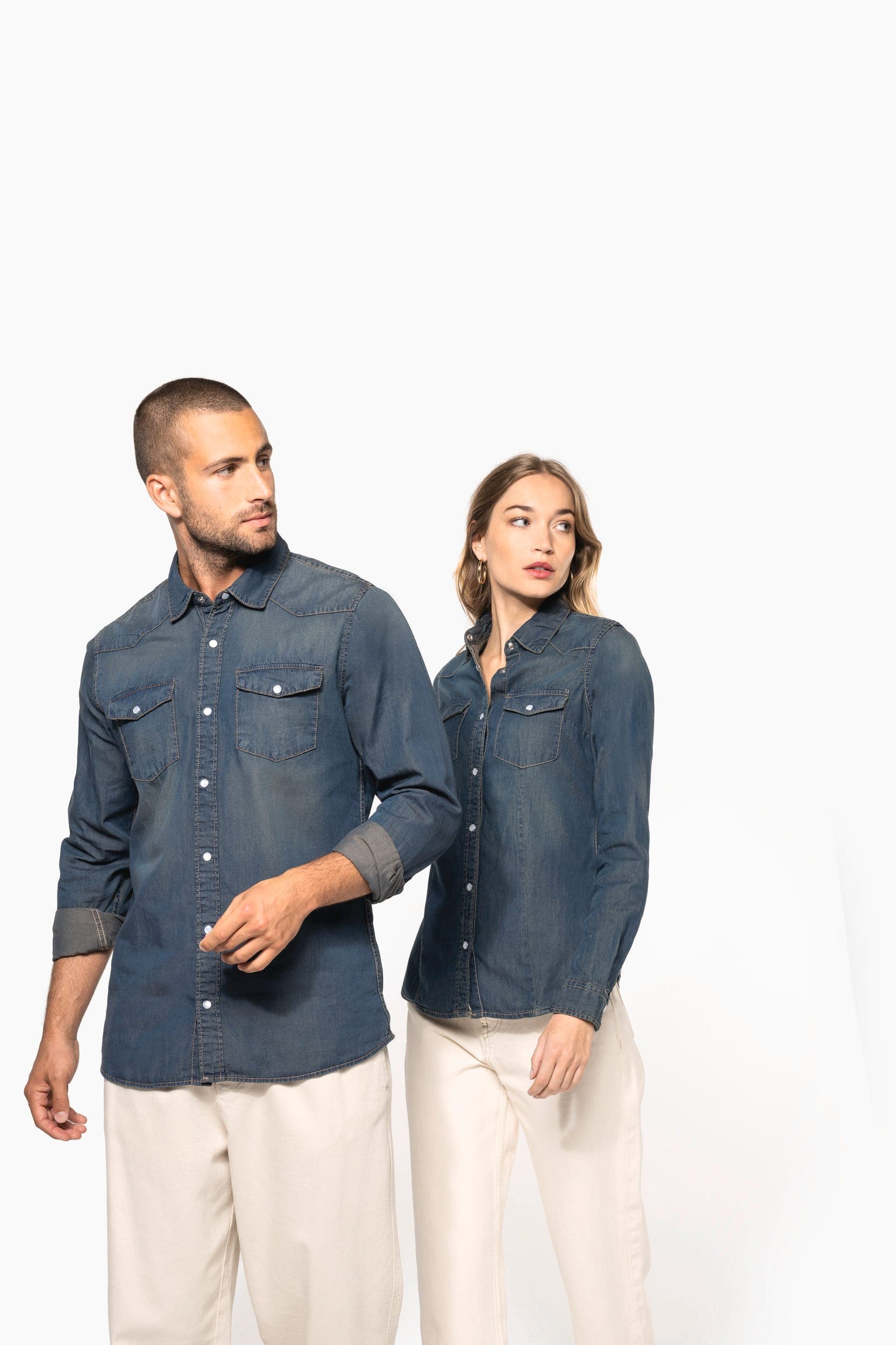 Chemise denim manches longues en situation