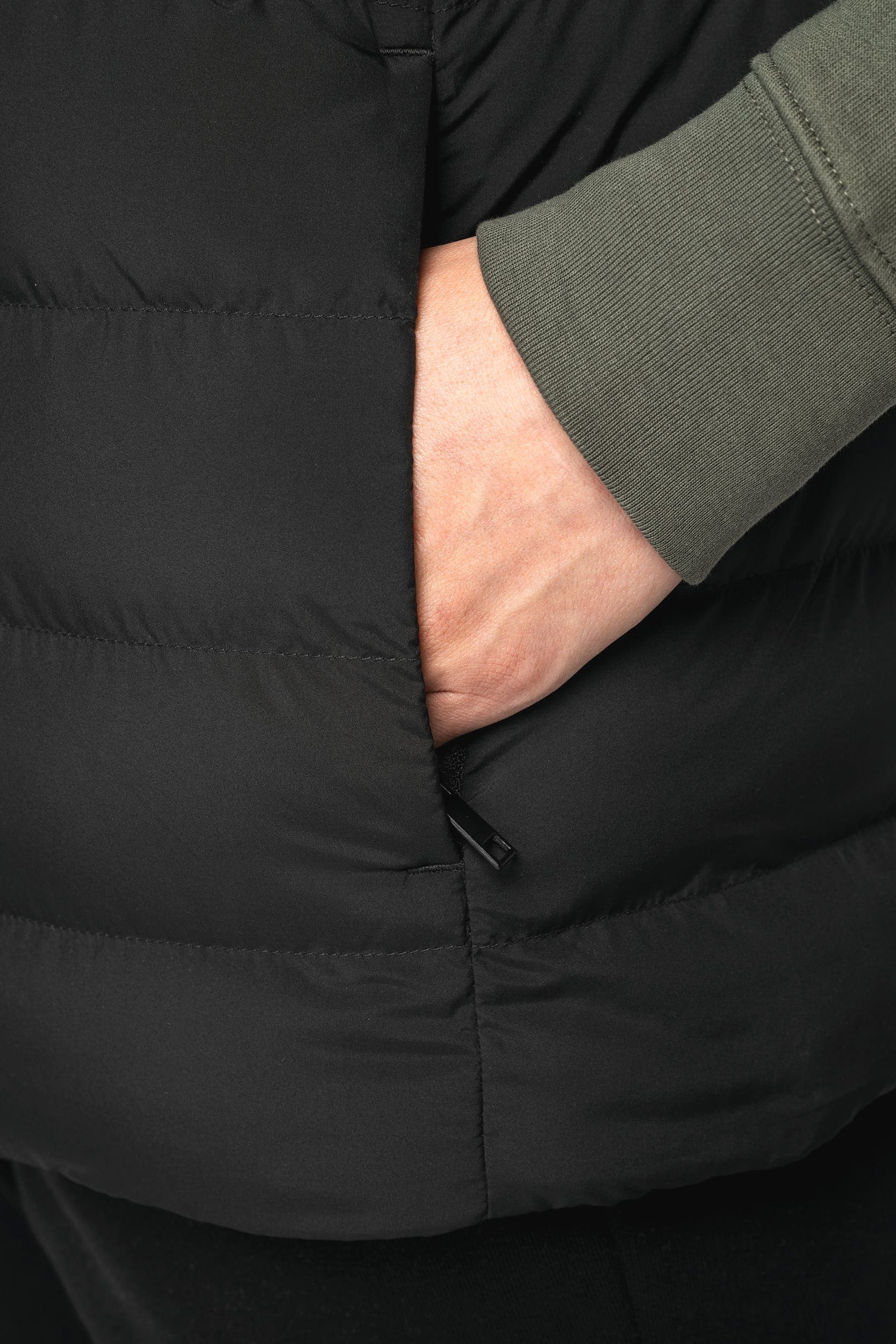 Bodywarmer écoresponsable matelassé femme en situation