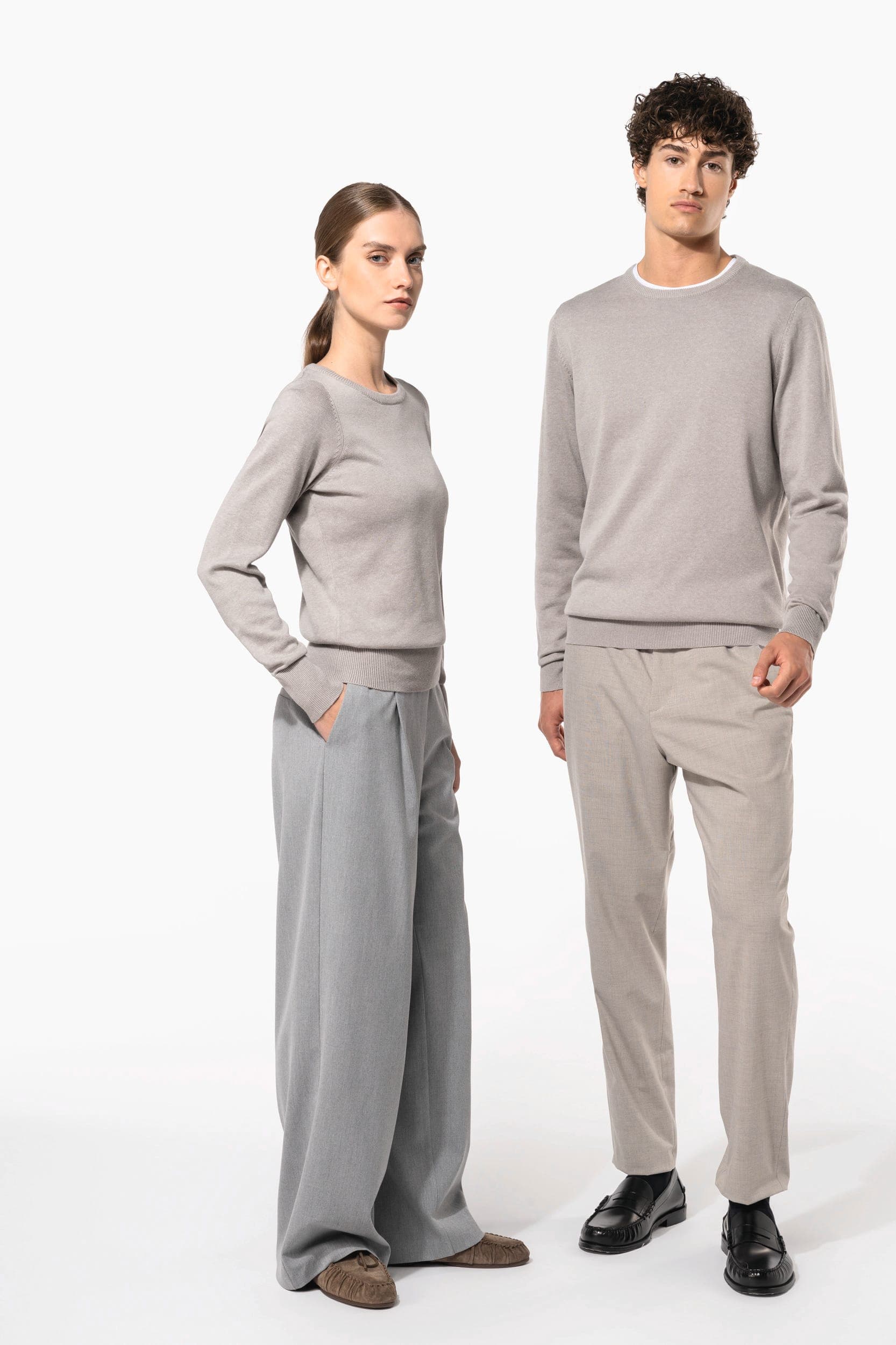 Pull col rond femme en situation