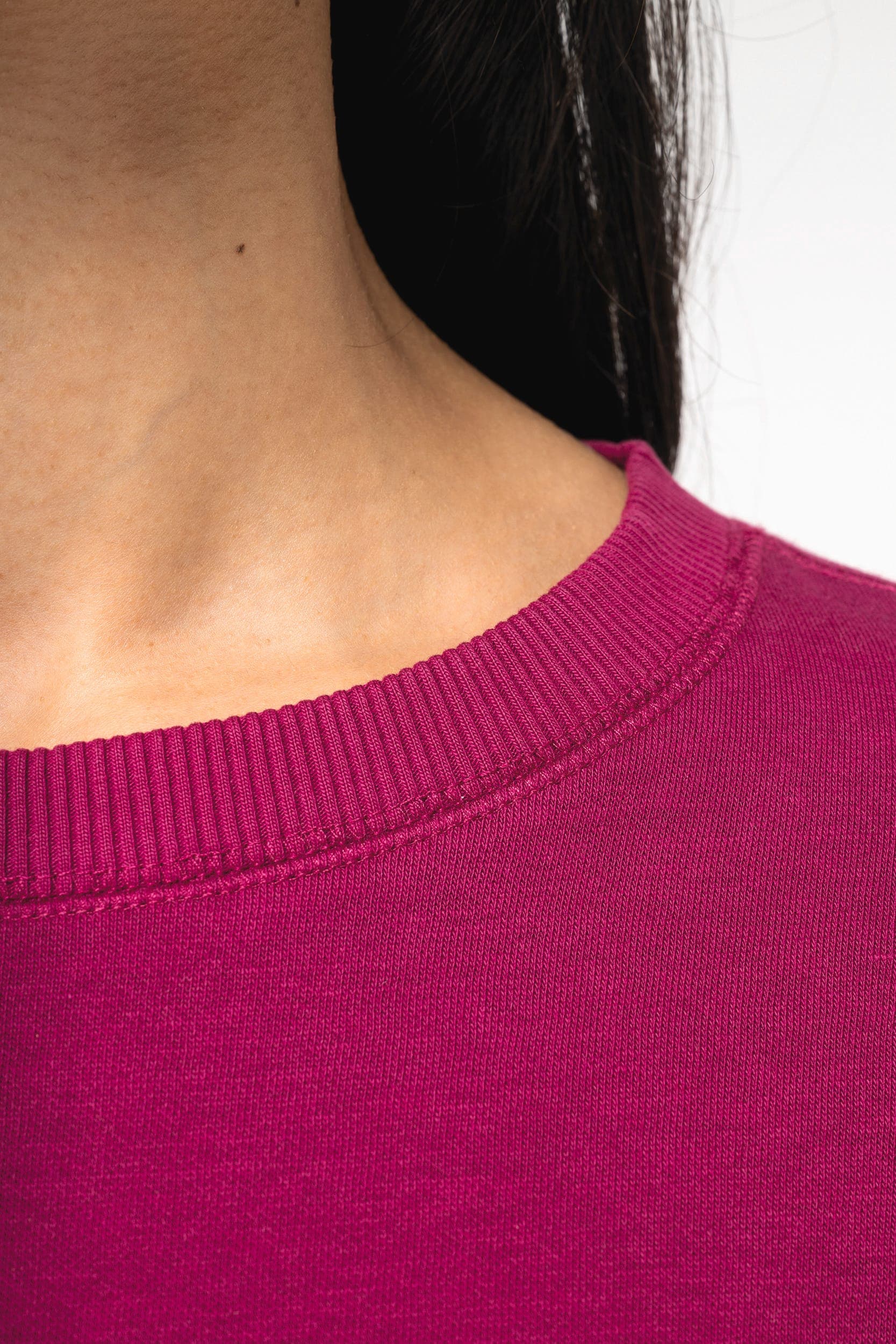 Sweat-shirt écoresponsable à col rond oversize crop femme en situation