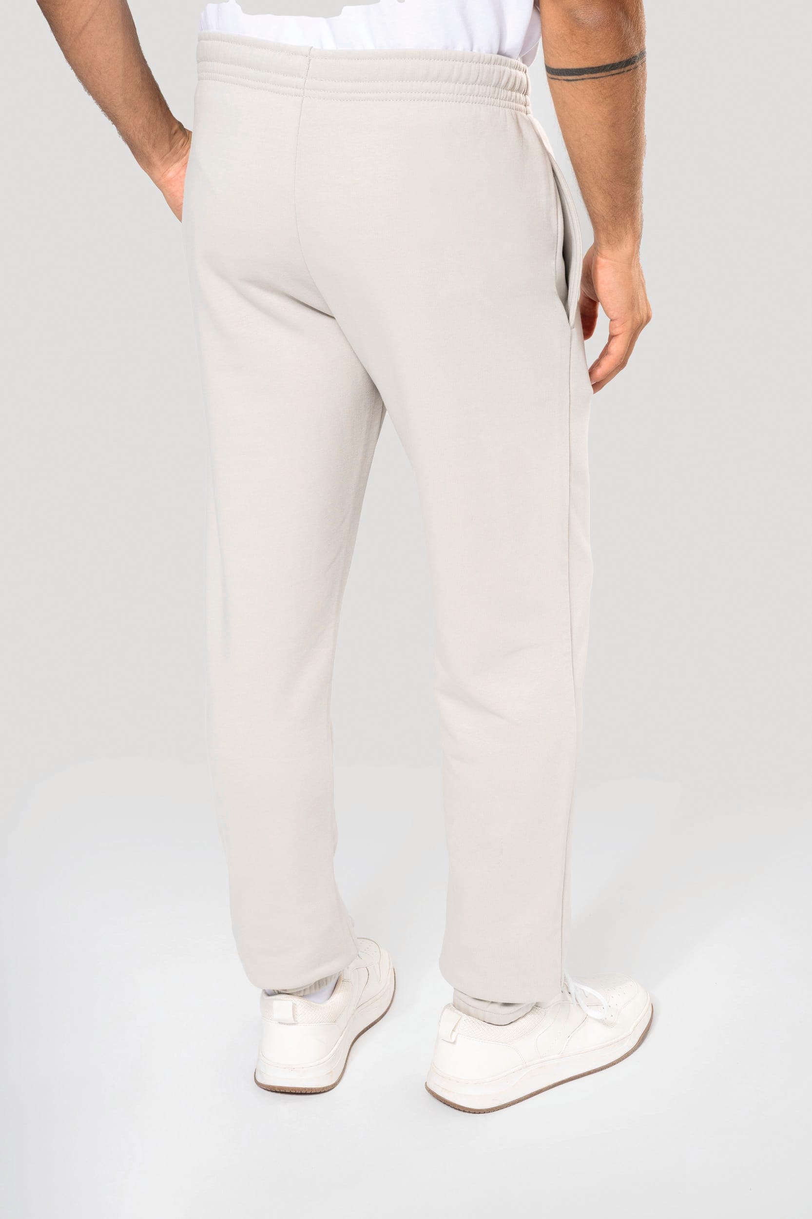 Pantalon molleton écoresponsable homme en situation