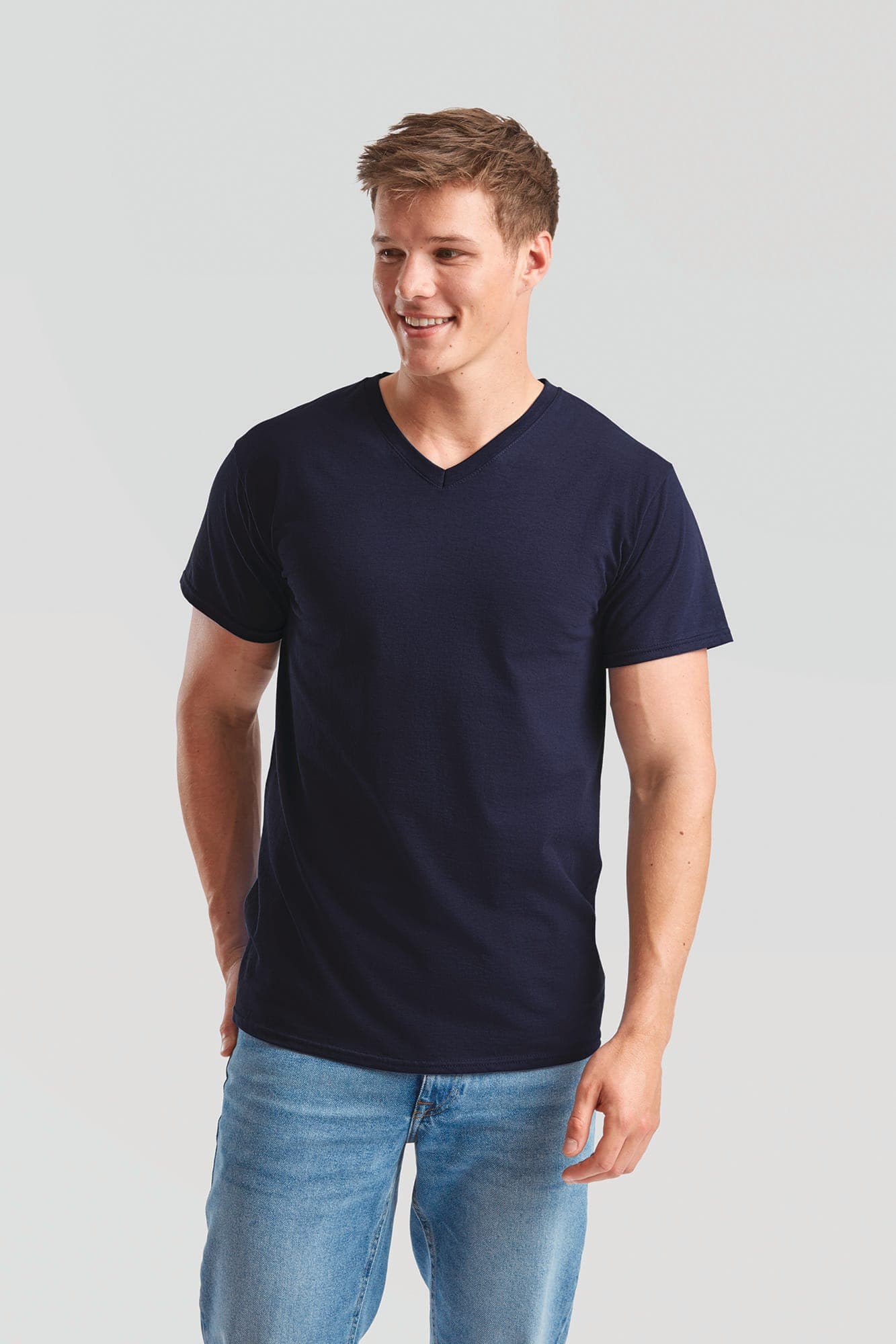 T-shirt homme col v Valueweight (61-066-0) en situation