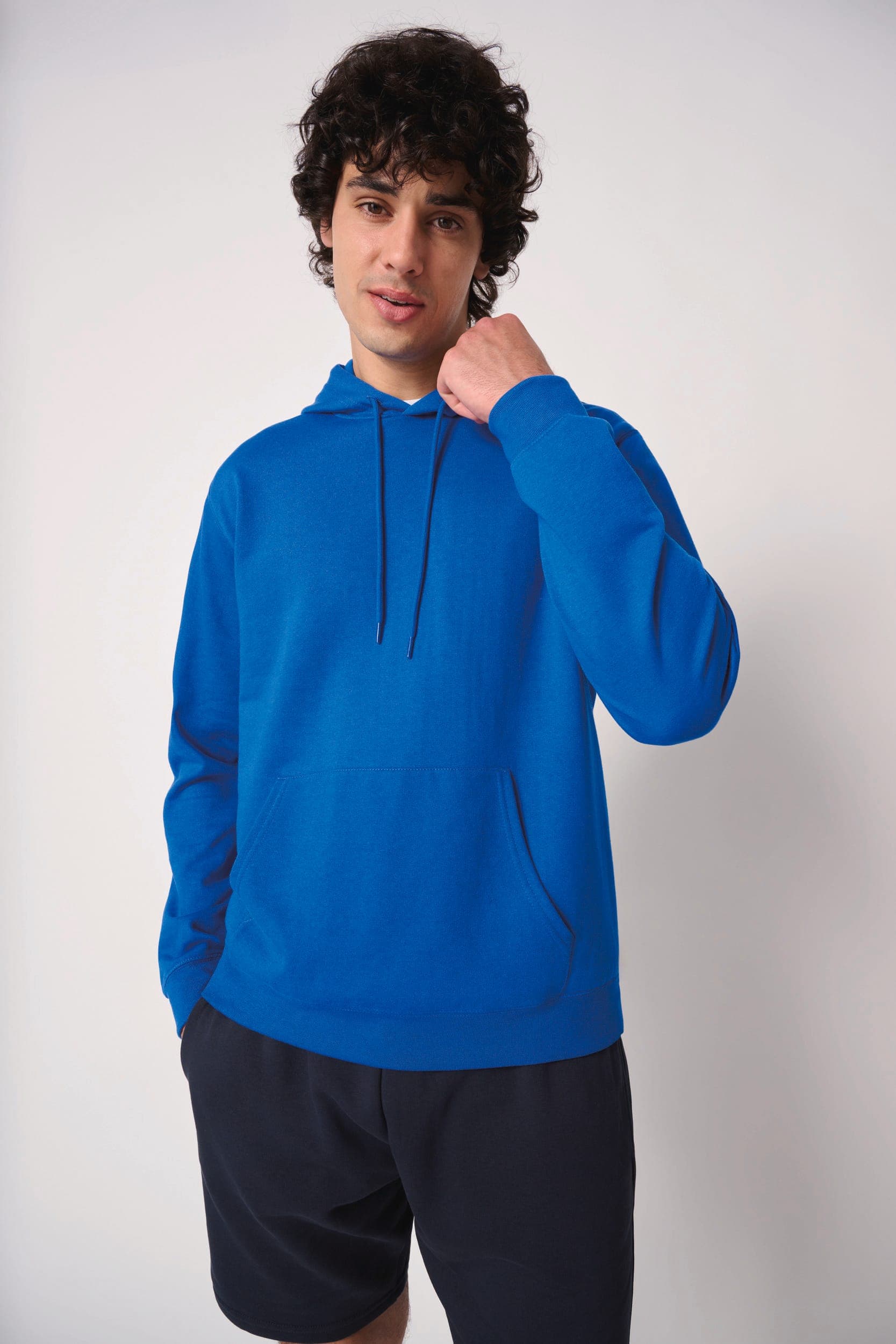 Sweat-shirt à capuche unisexe en situation