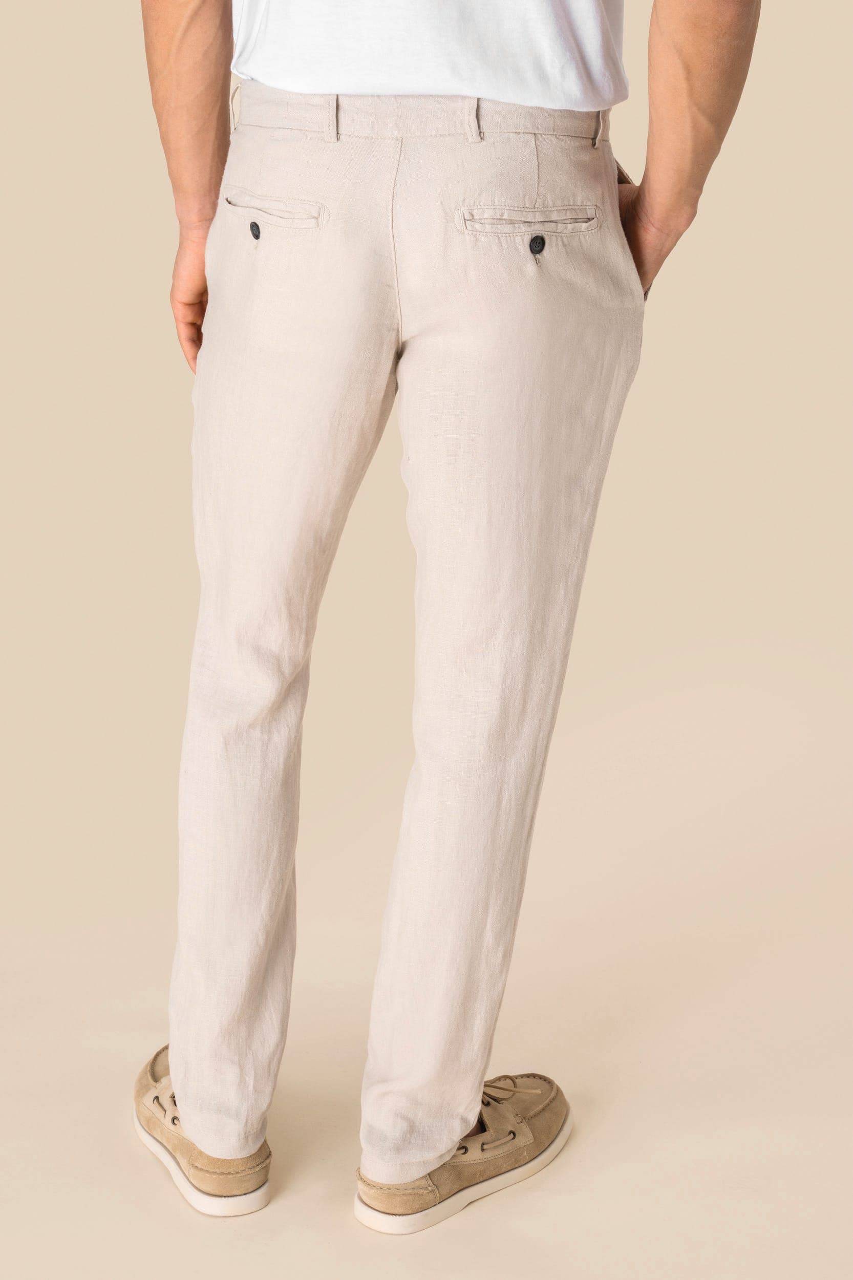 Pantalon en lin homme en situation