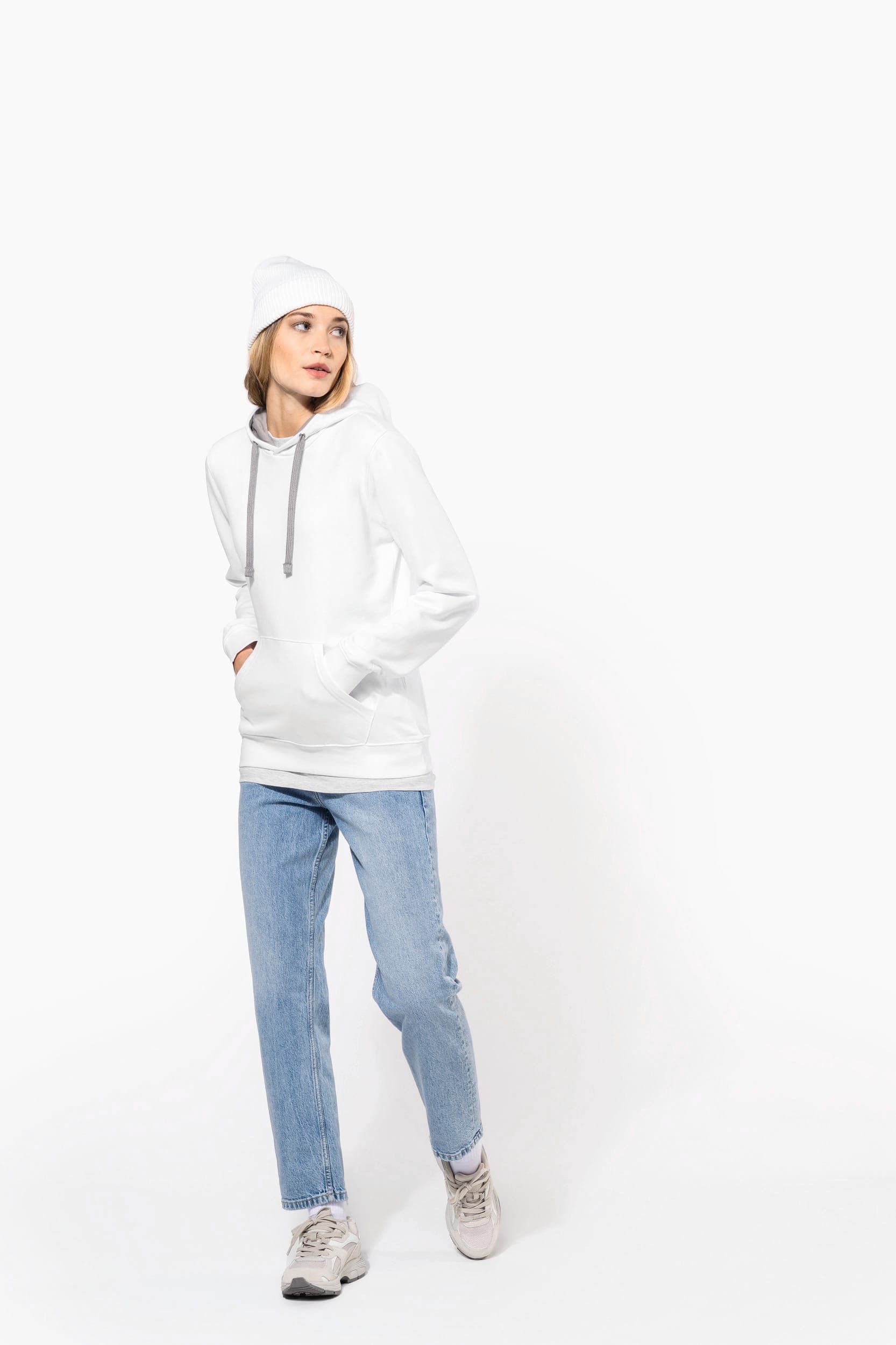 Sweat-shirt capuche contrastée femme en situation