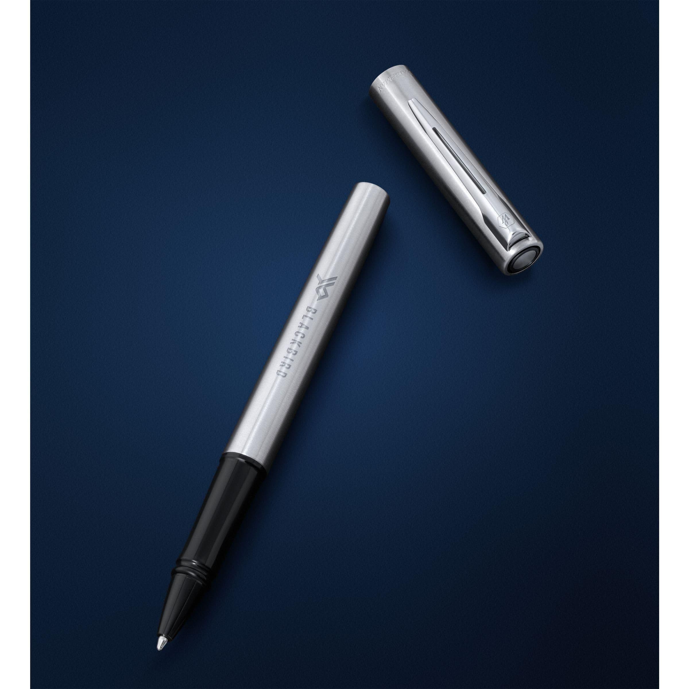 Waterman Graduate Chrom CT Stylo Roller - encre noire en situation