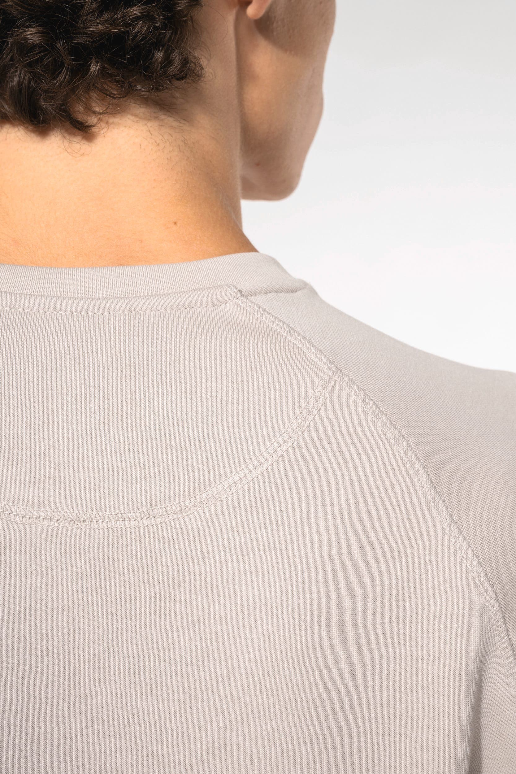Sweat-shirt Bio col rond manches raglan homme en situation