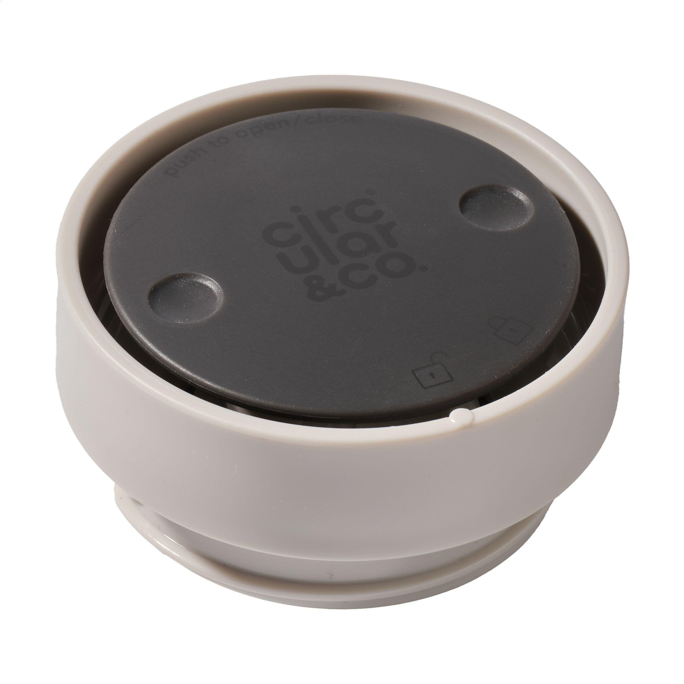Mug Circular&Co café recyclé 340 ml en situation