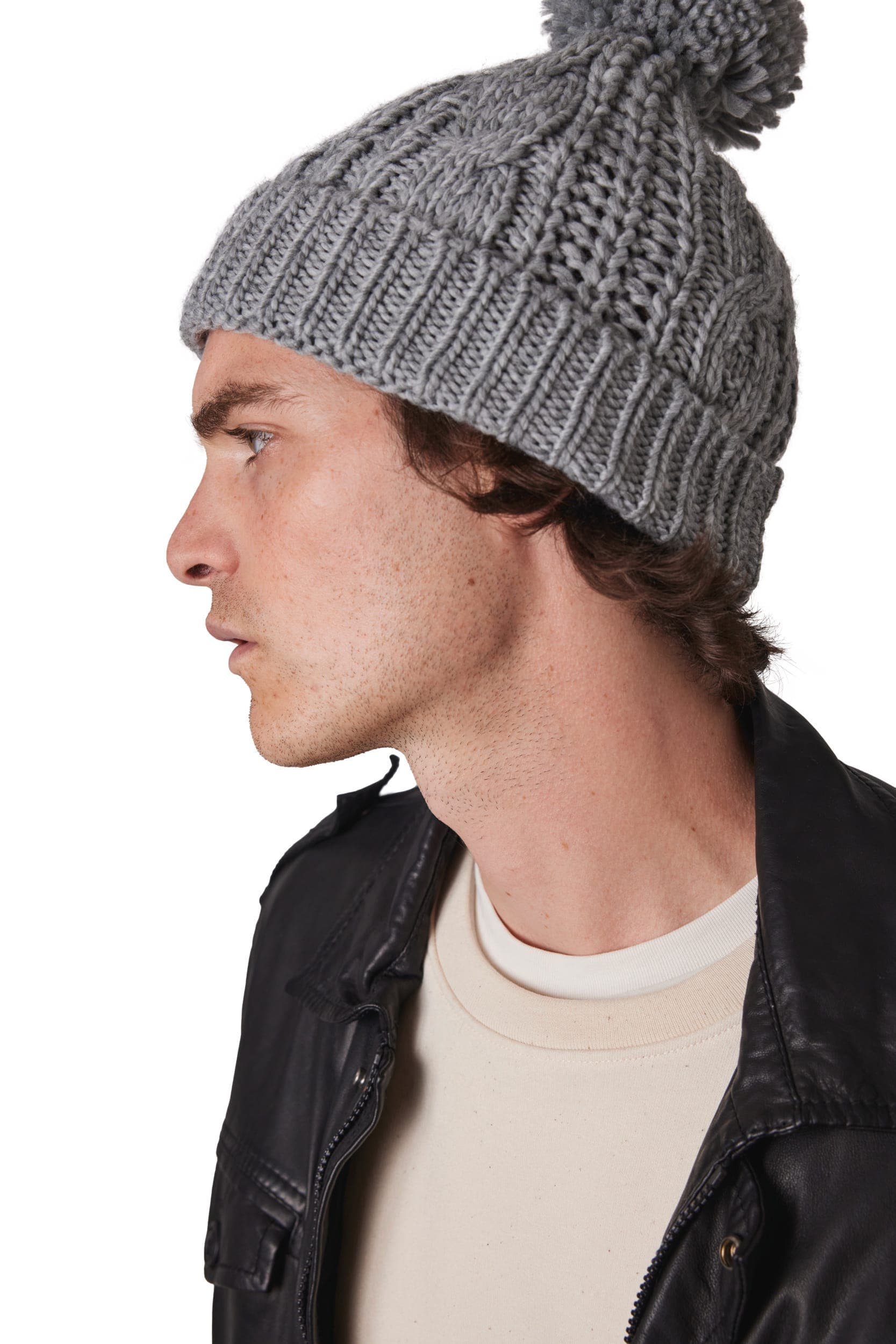 Bonnet en maille tricot en situation