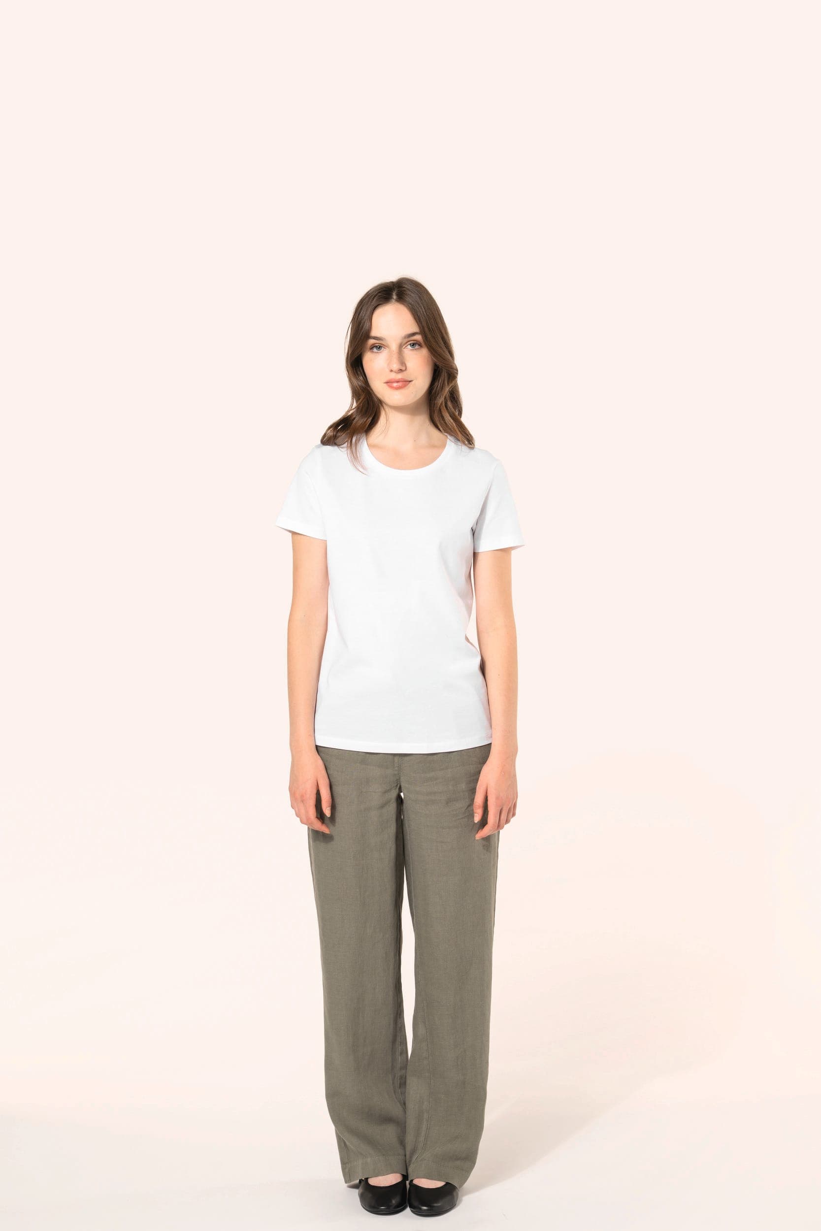 T-shirt Supima® col rond manches courtes femme en situation