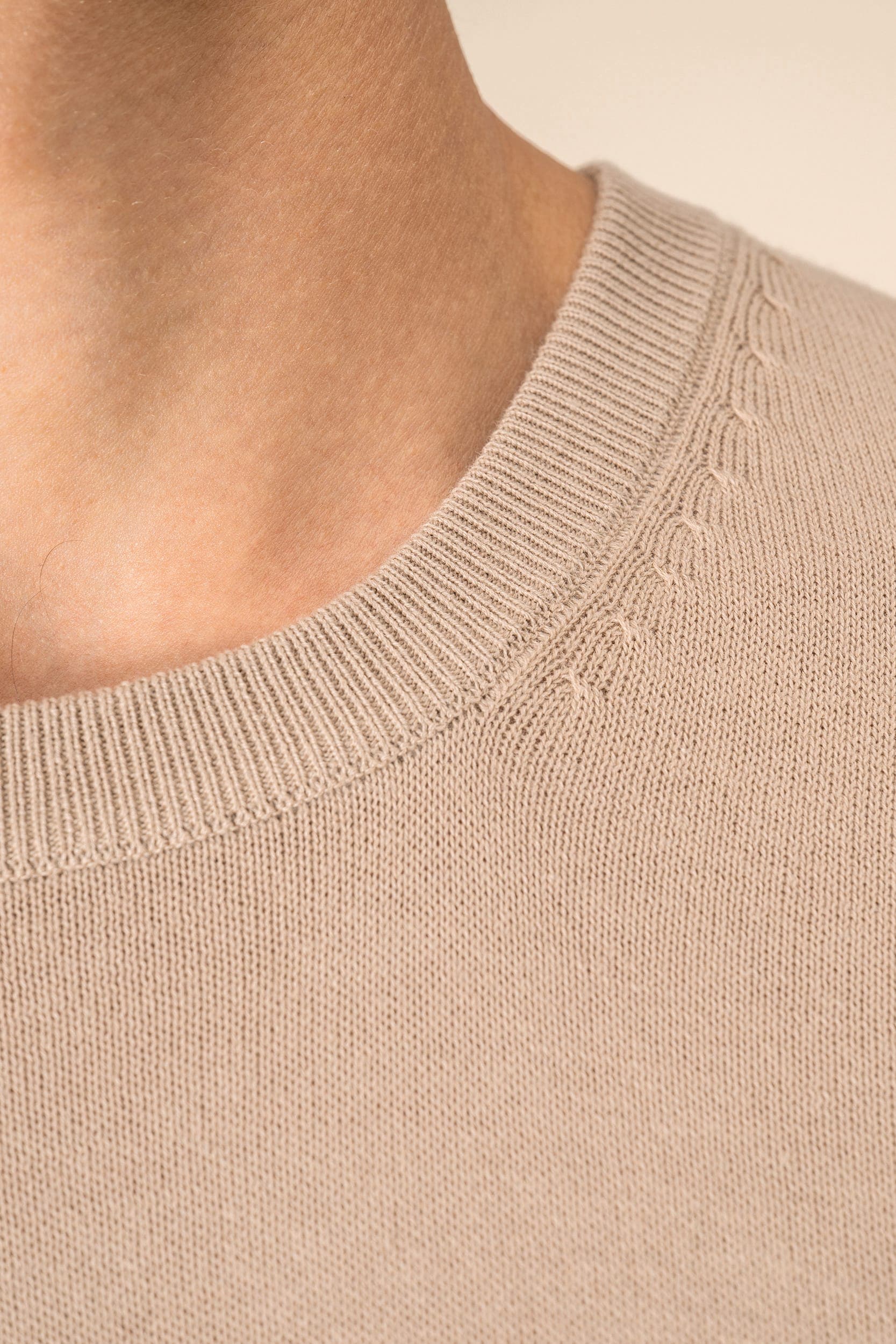 Pull écoresponsable à col rond homme en situation
