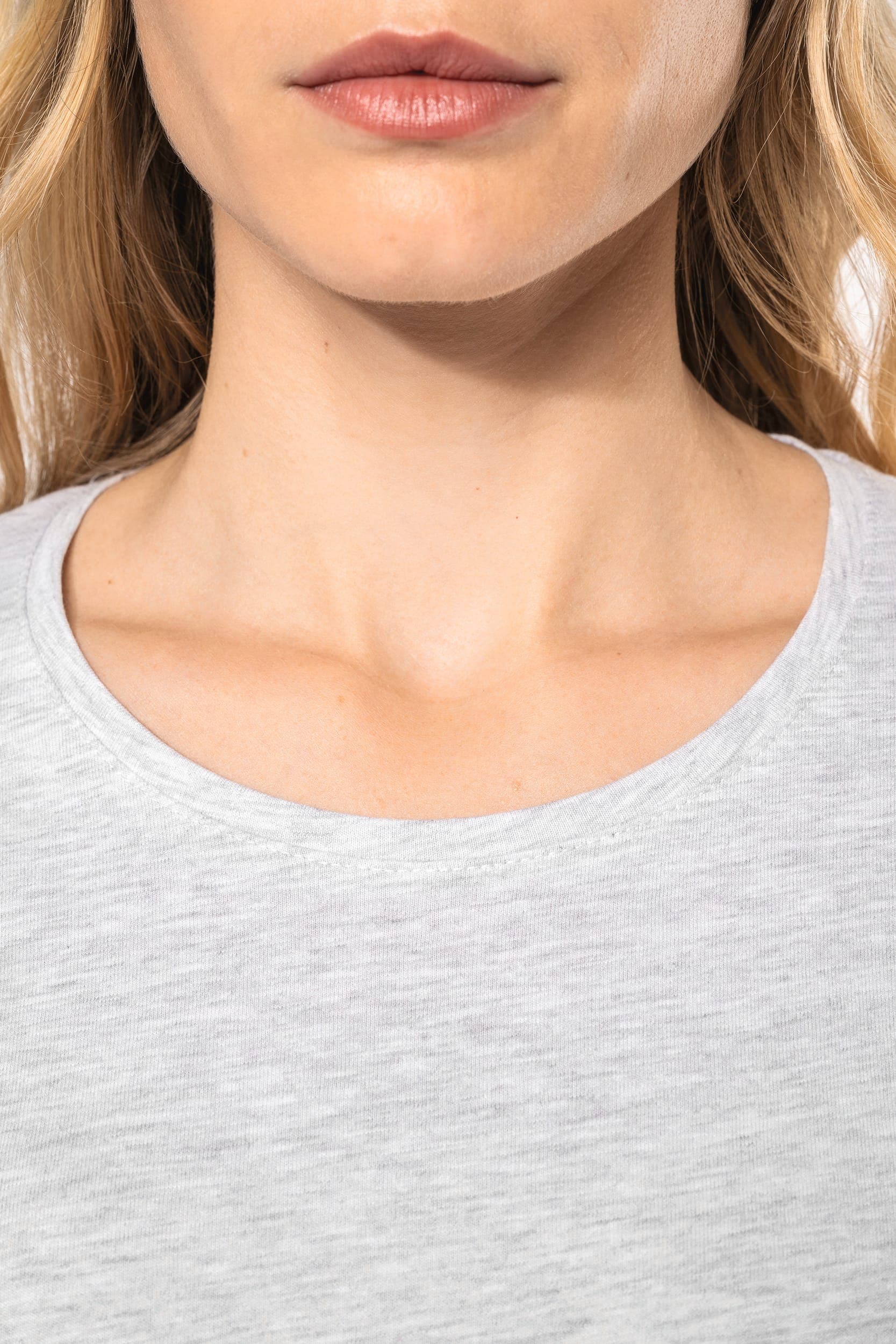 T-shirt col rond manches longues femme en situation
