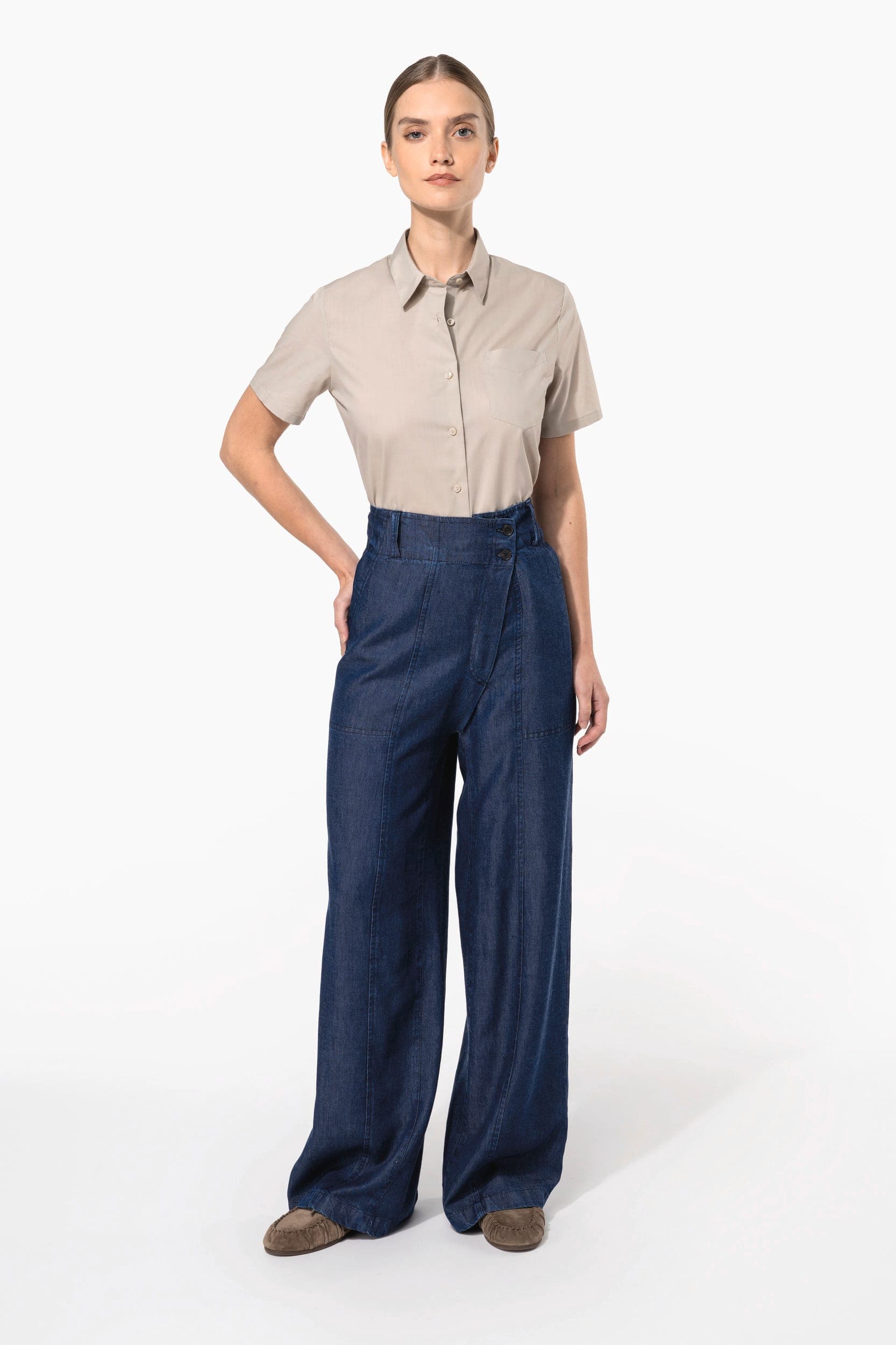 Chemise popeline polycoton manches courtes entretien facile femme en situation