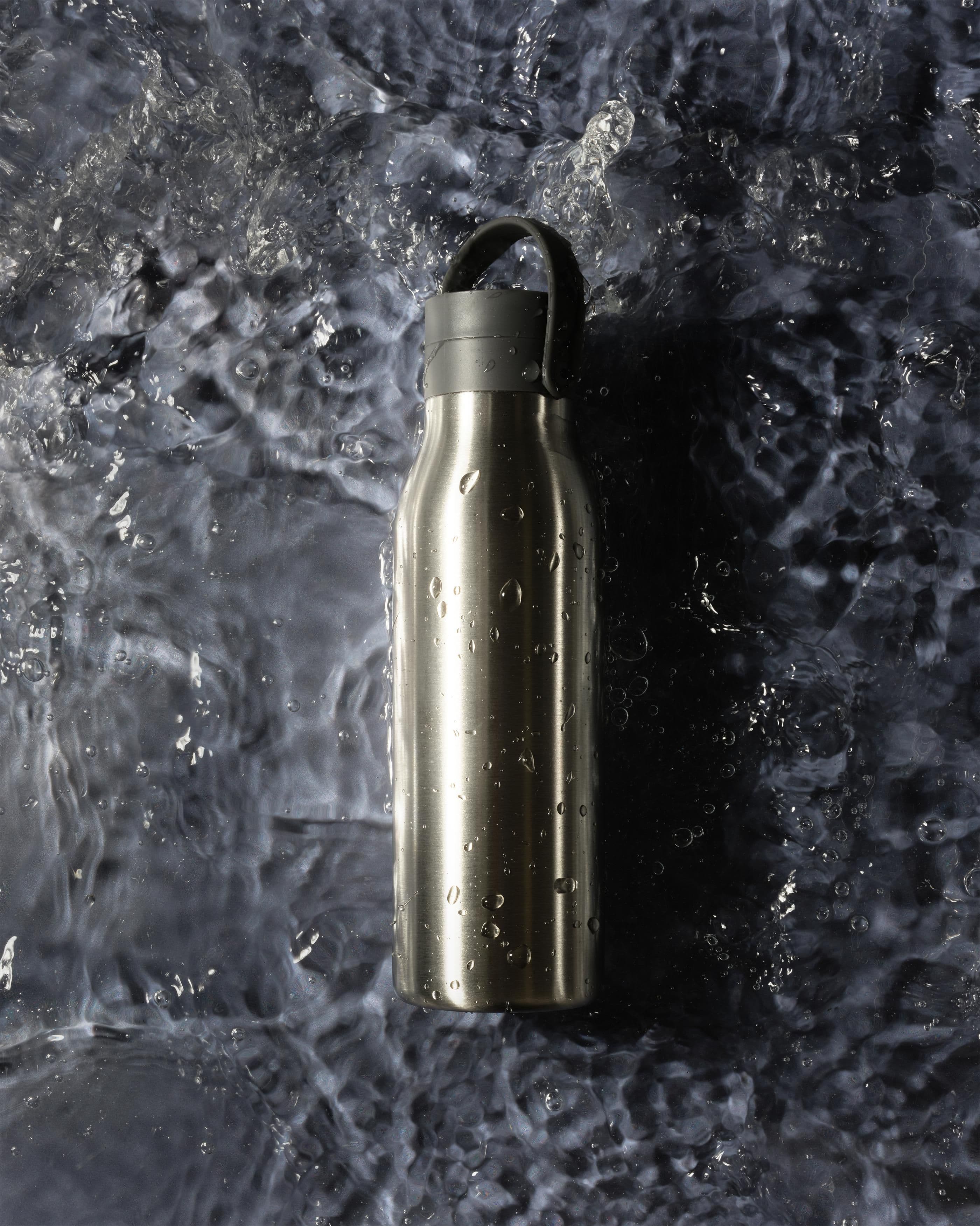 Bouteille Circular&Co acier inoxydable recyclé 750 ml en situation