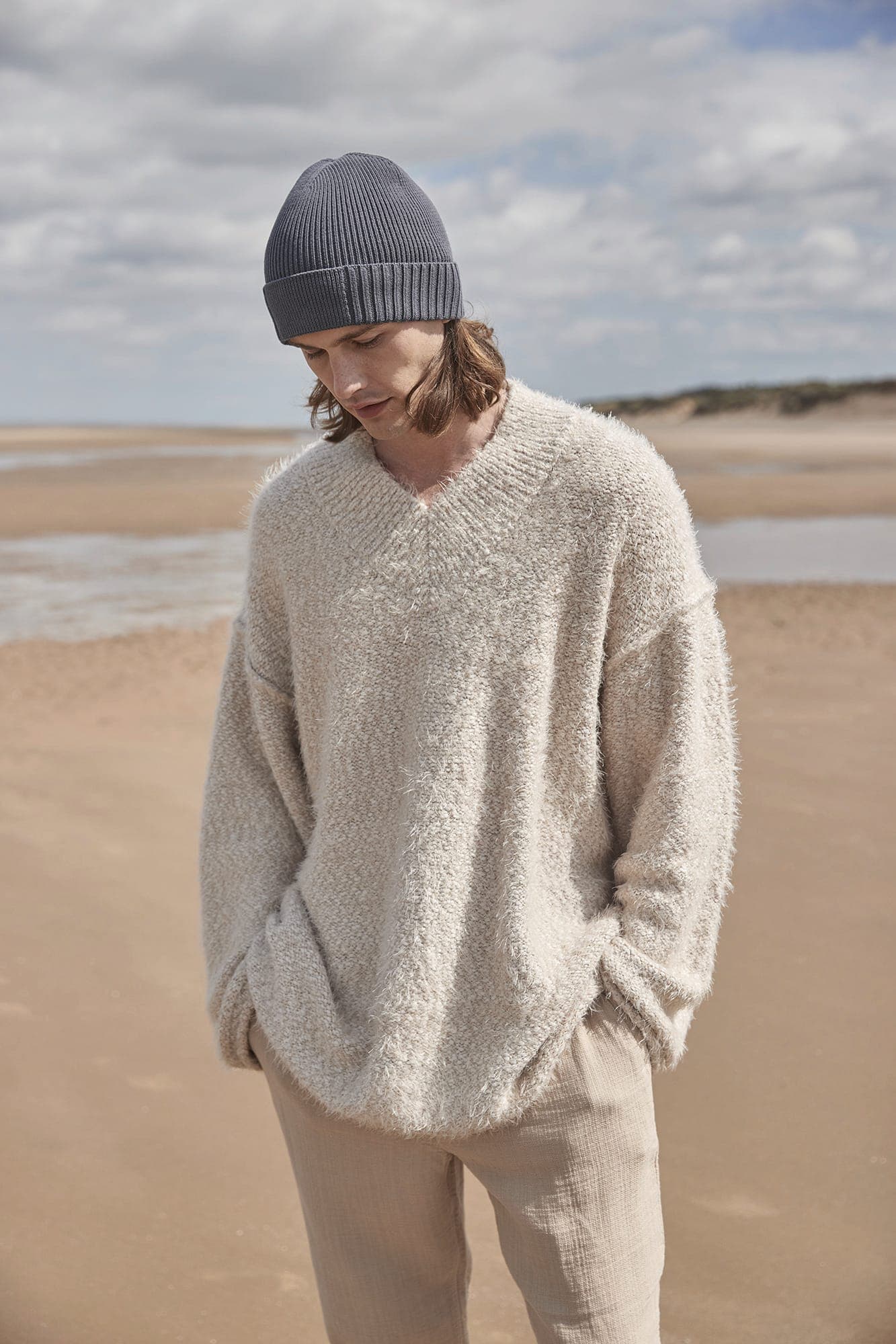 ORGANIC COTTON ENGINEERED PATCH BEANIE en situation