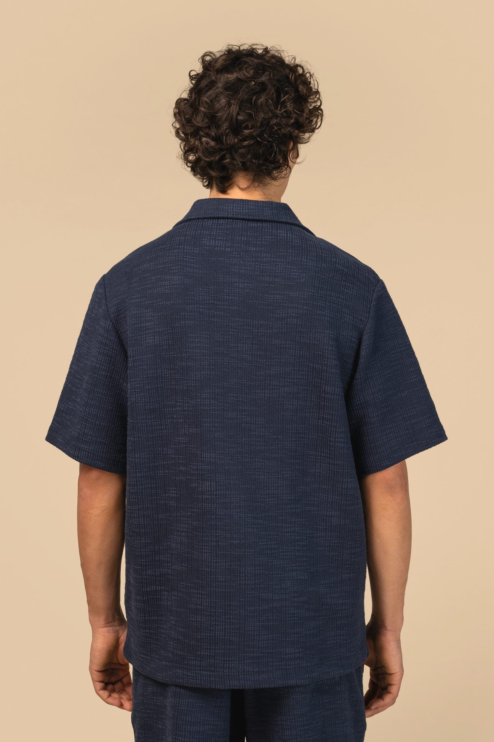 Chemise à manches courtes texturée homme en situation