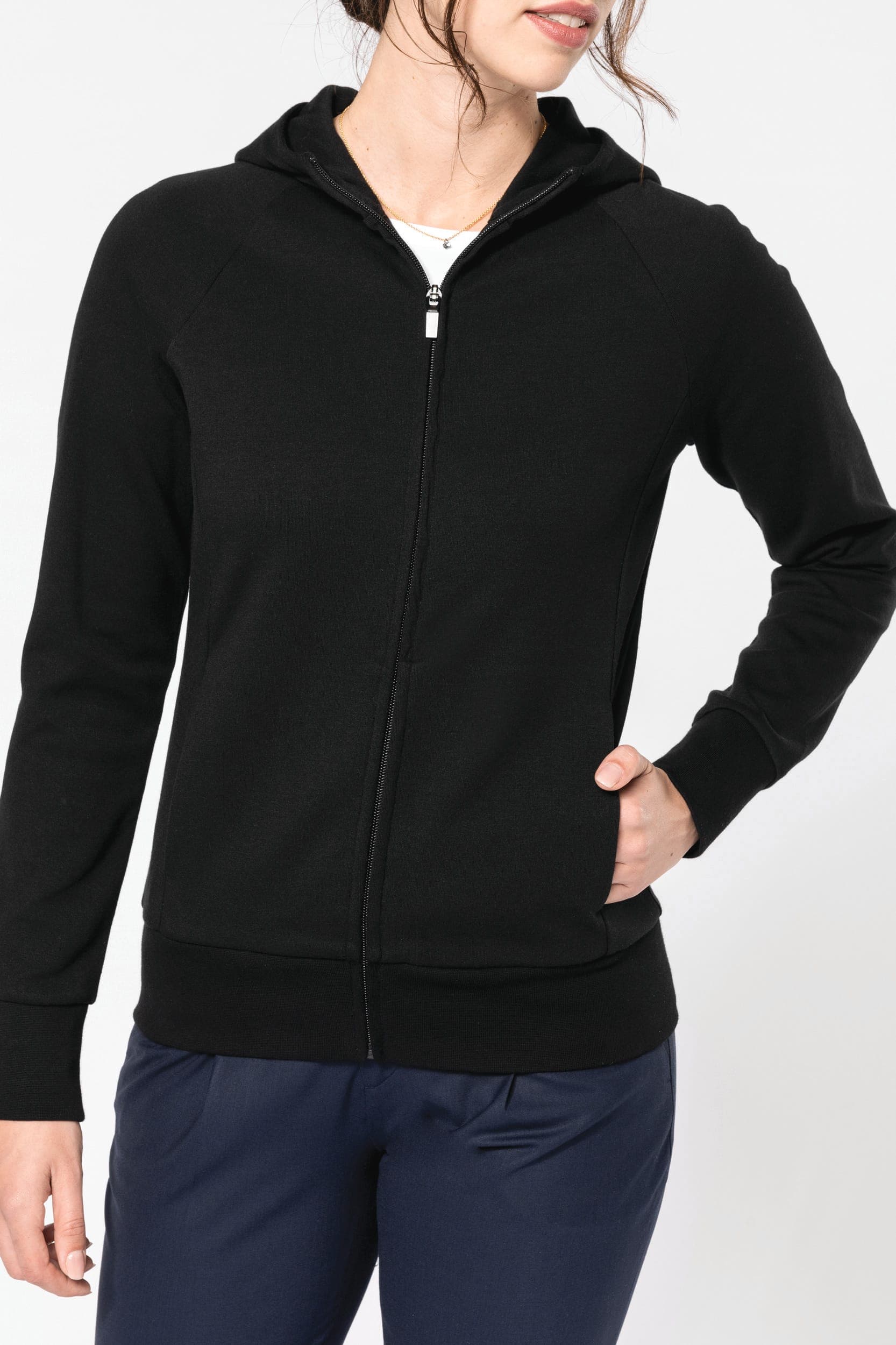 Veste zippée à capuche femme en situation