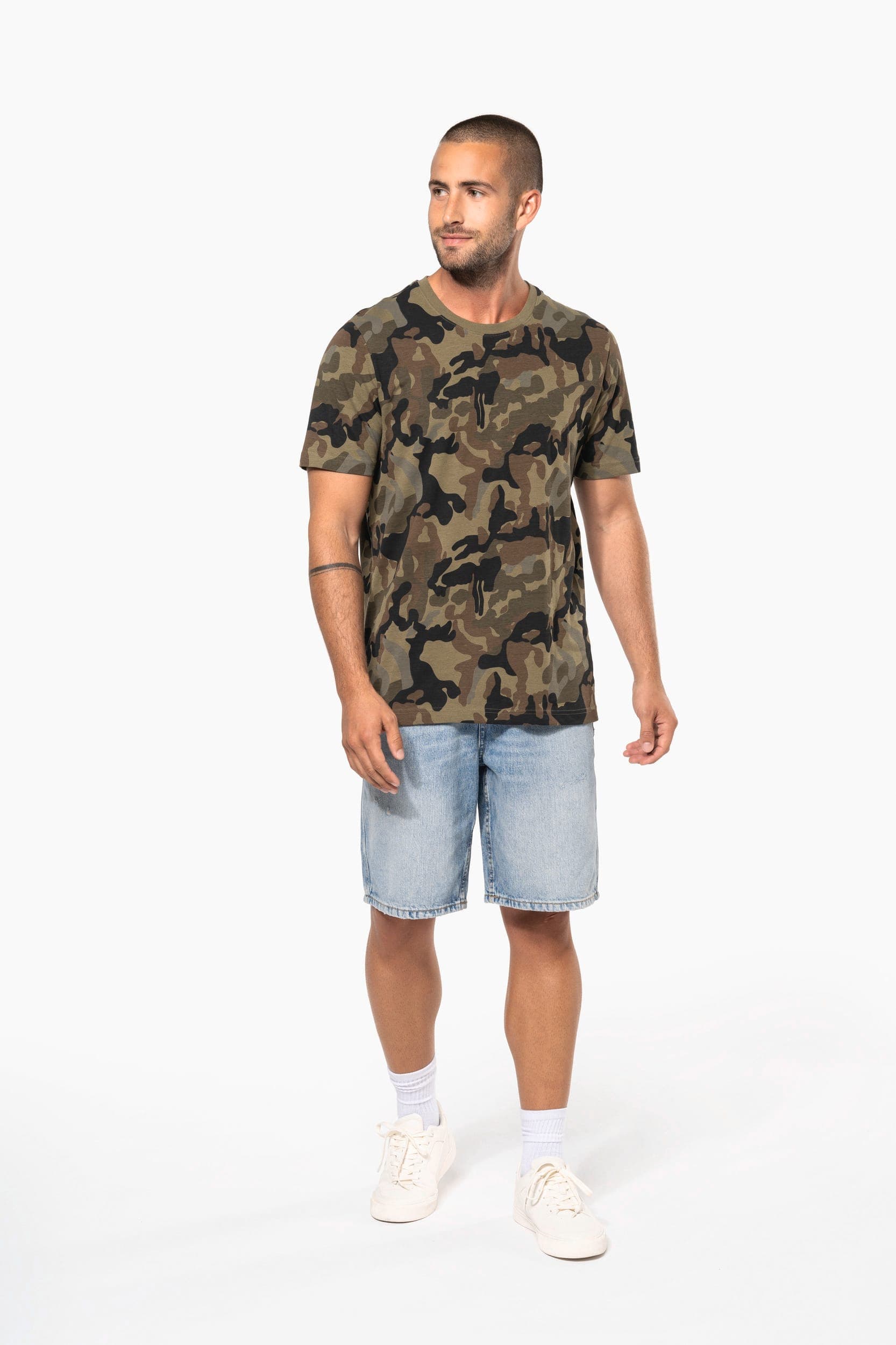 T-shirt camo manches courtes homme en situation
