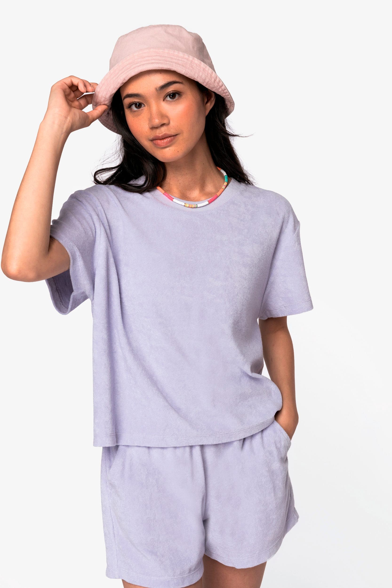 T-shirt écoresponsable en éponge femme en situation
