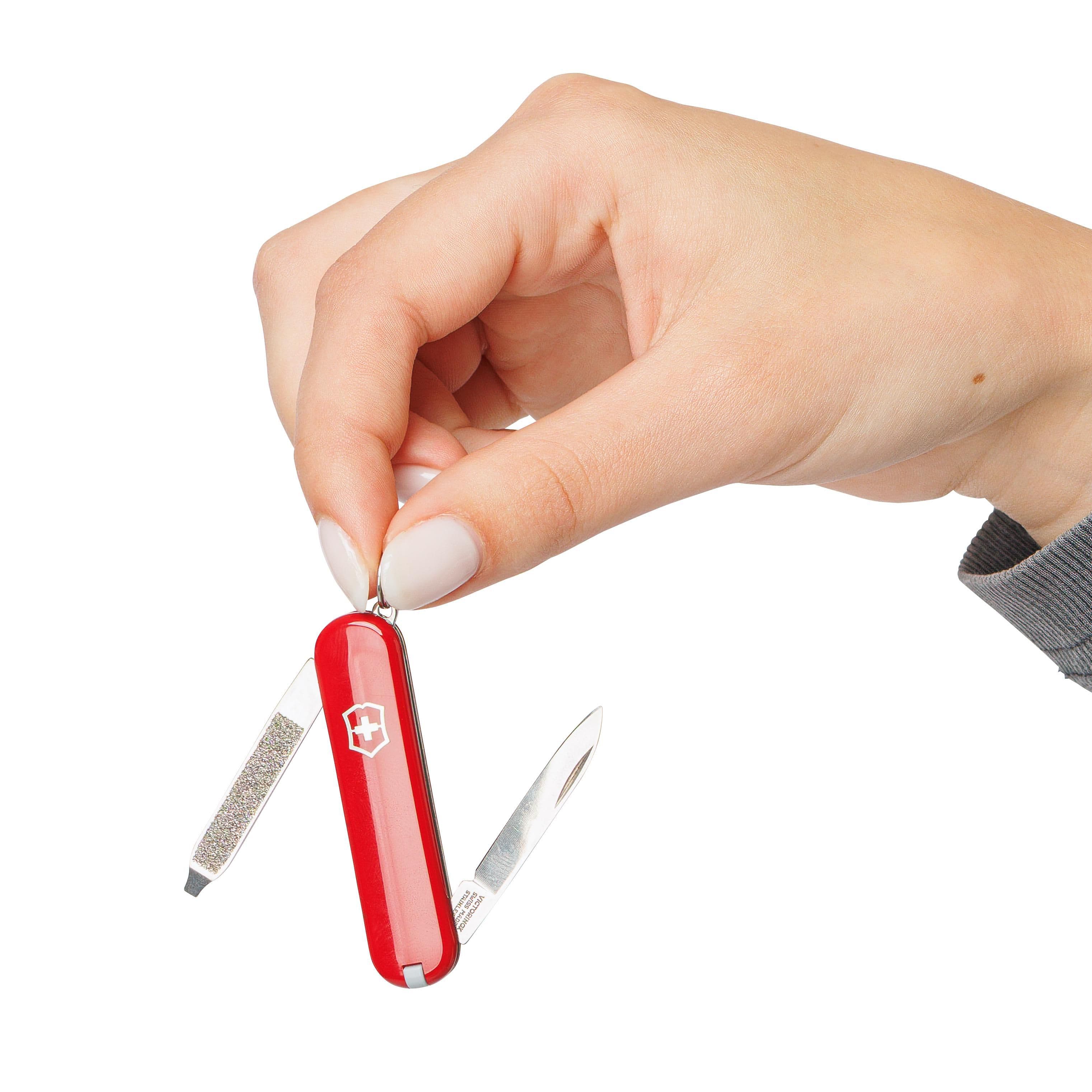 Couteau de poche Victorinox Escort | 6 fonctions en situation