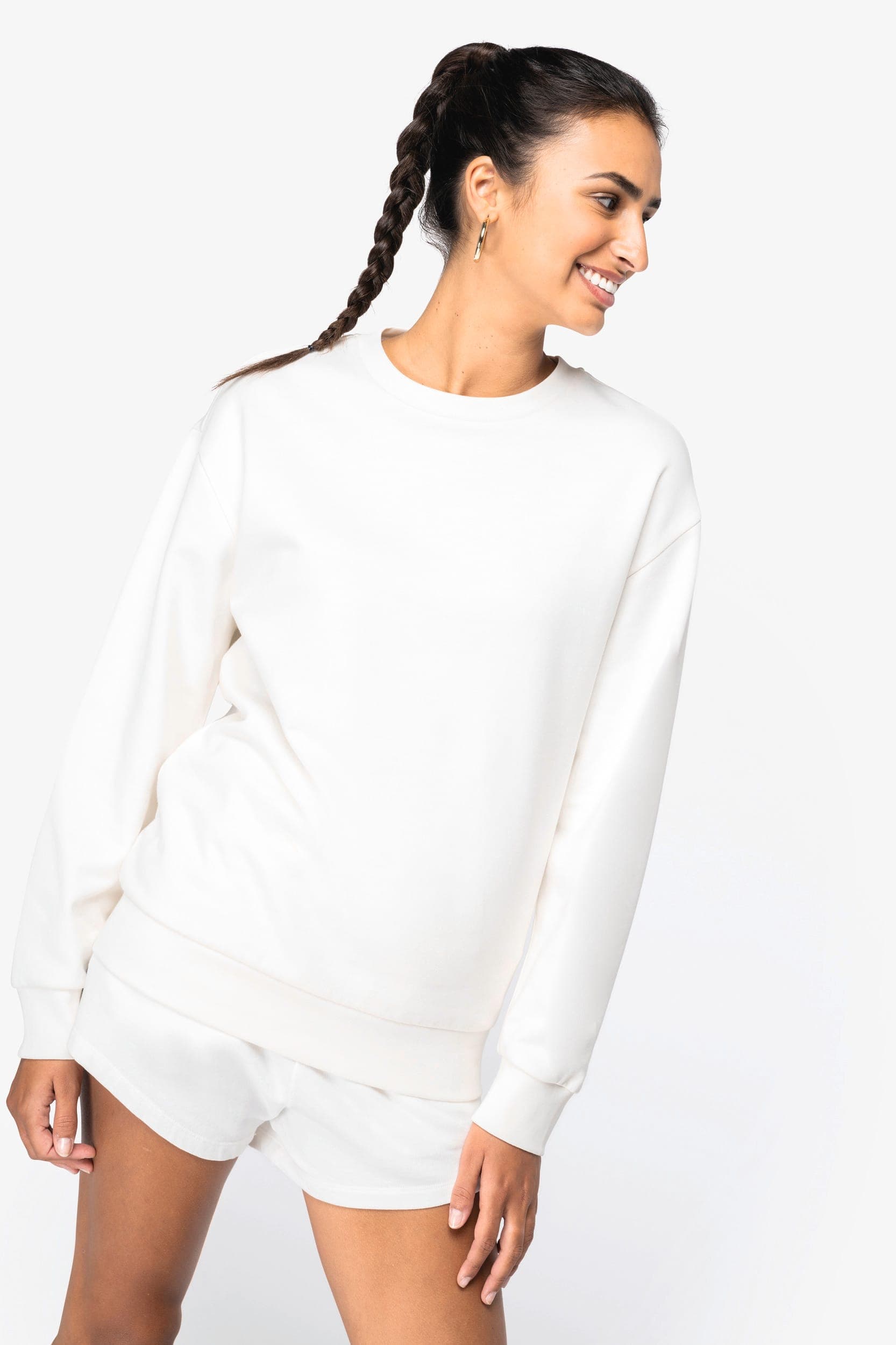 Sweat-shirt écoresponsable à col rond à épaules tombantes molleton gratté unisexe en situation