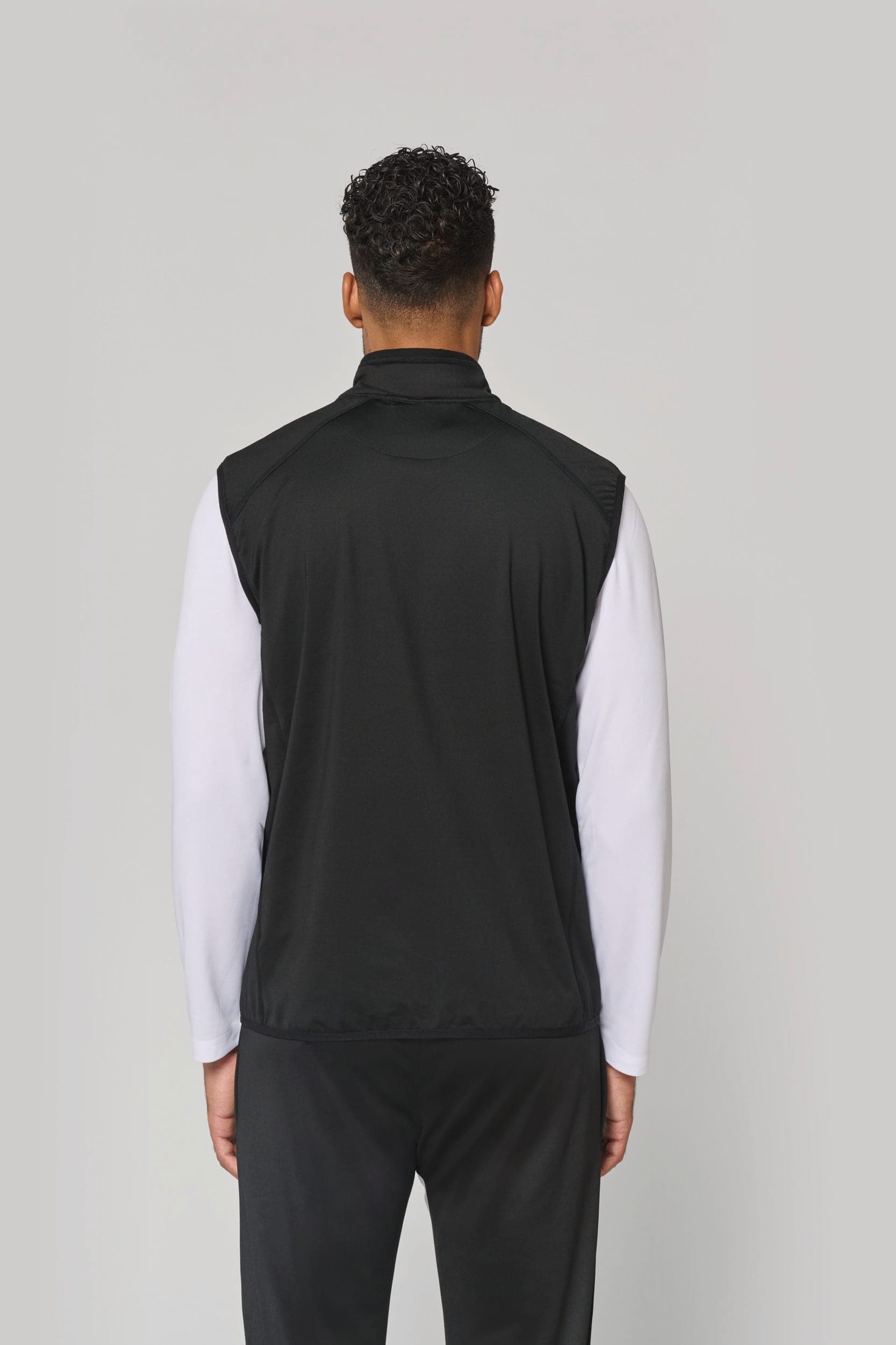 Veste sport bi-matière sans manches unisexe en situation