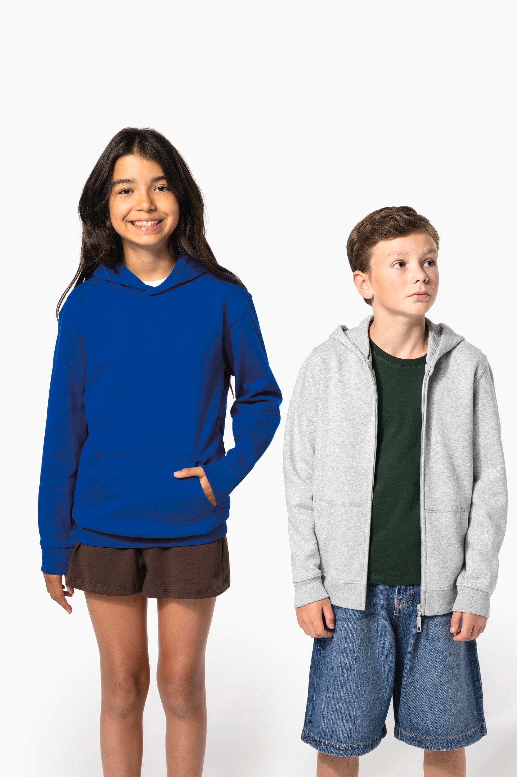 Sweat-shirt recyclé zippé à capuche enfant en situation