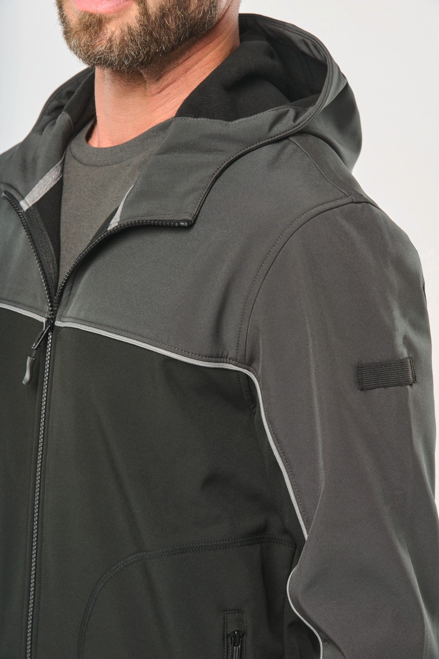 Veste softshell 3 couches BIONIC-FINISH® ECO unisexe en situation