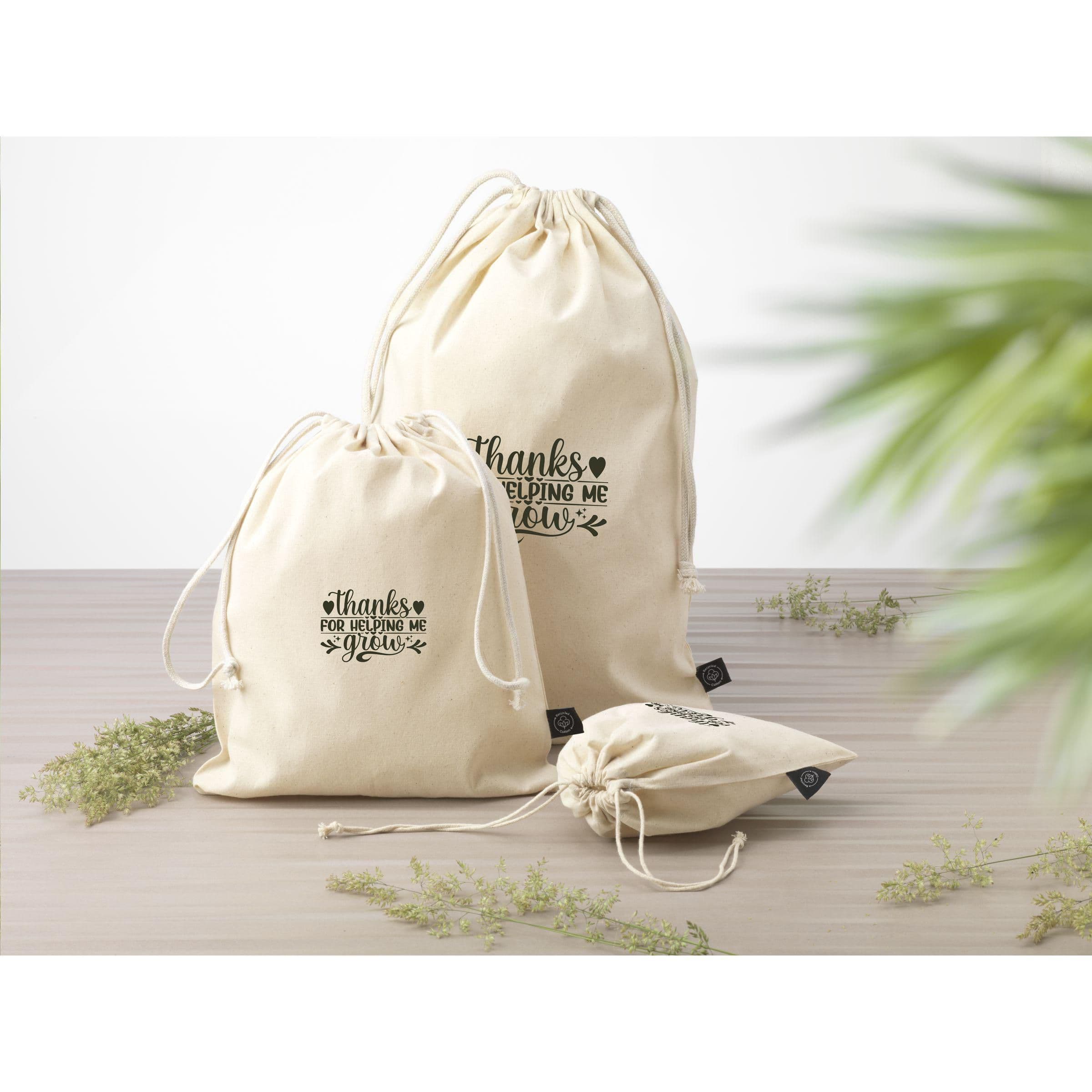 Pochette cadeau naturelle coton GRS recyclé (150 g/m²) M en situation