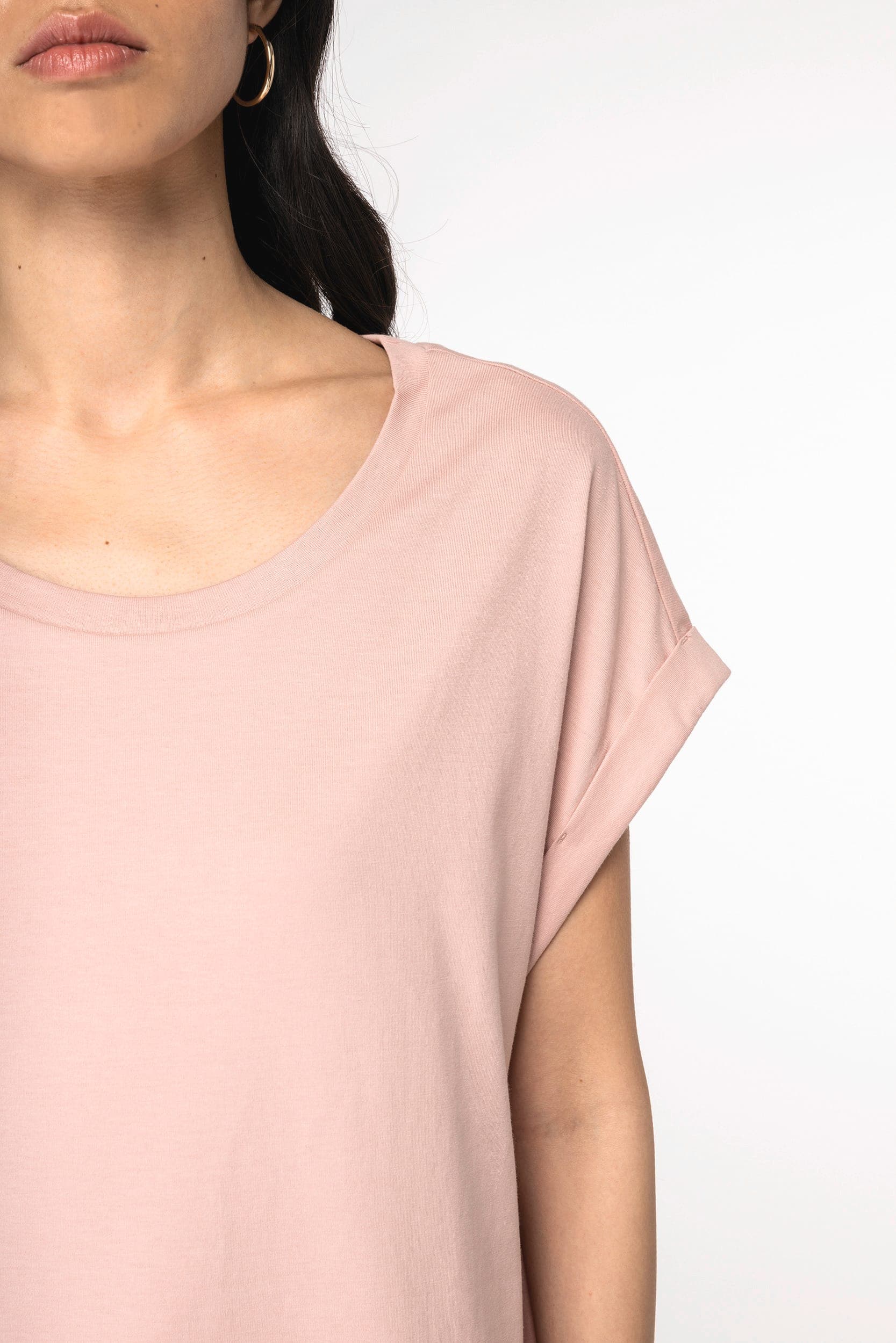 T-shirt écoresponsable manches à revers femme en situation