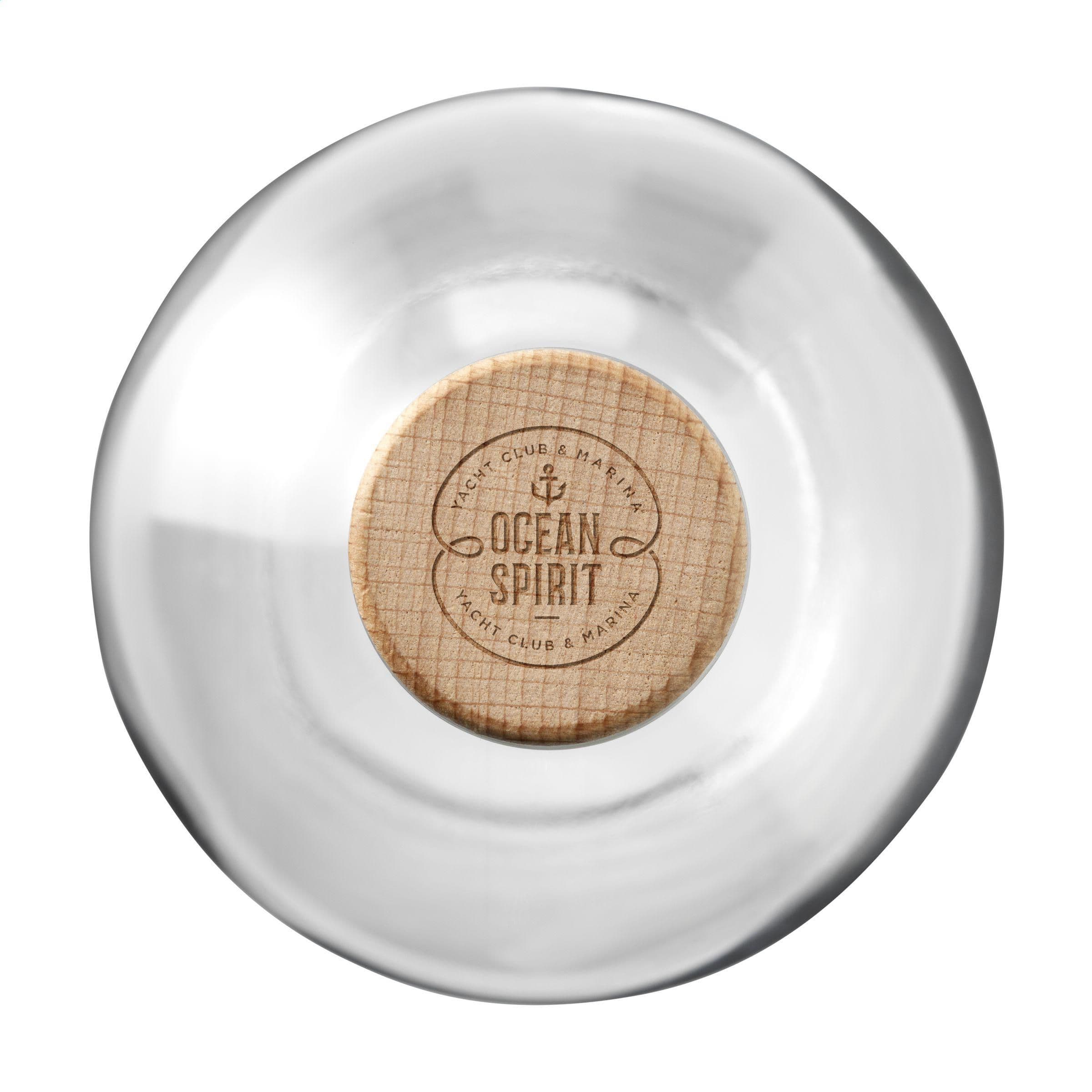 Bouteille d'eau Helsinki avec bouchon en liège 700 ml en situation