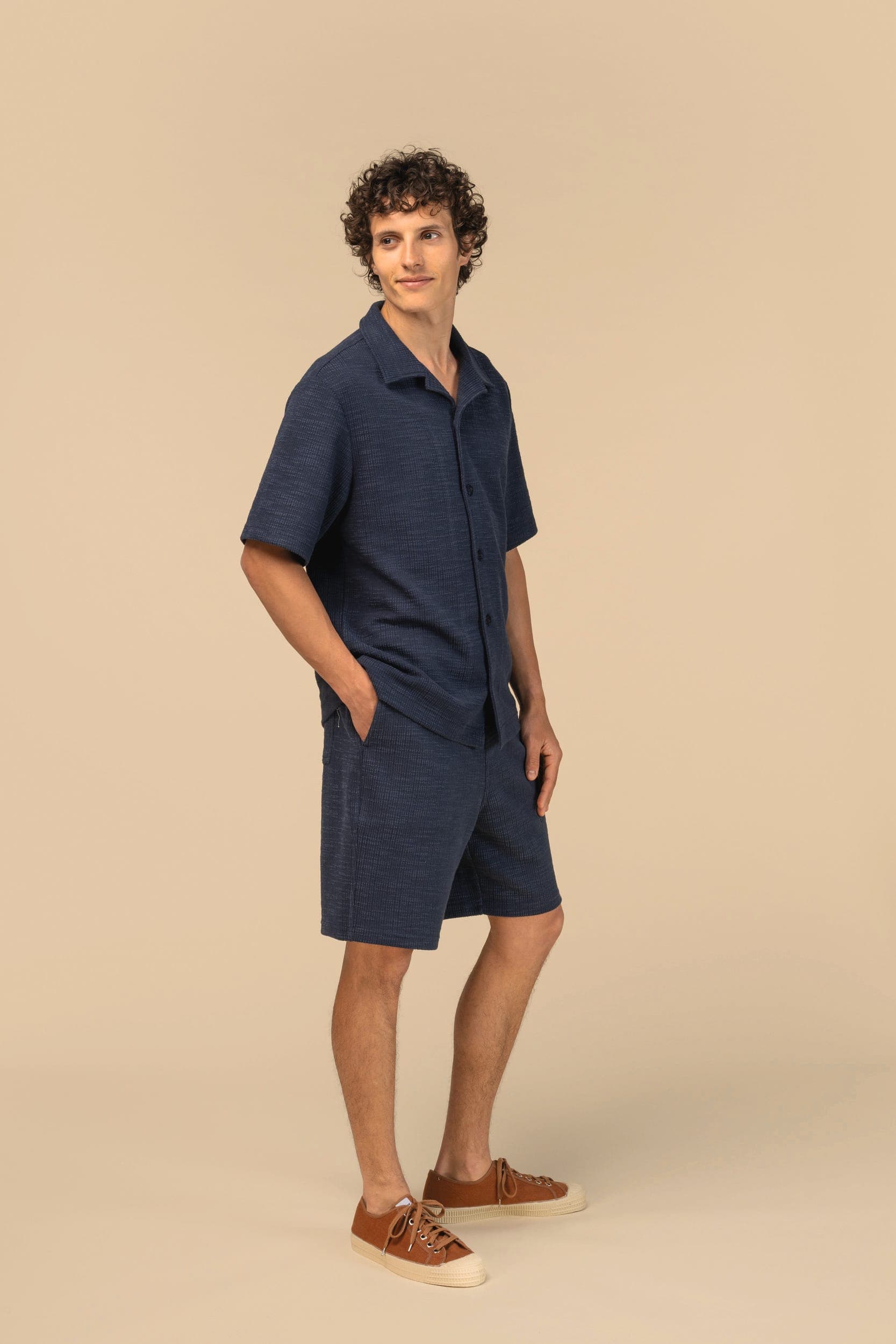 Chemise à manches courtes texturée homme en situation