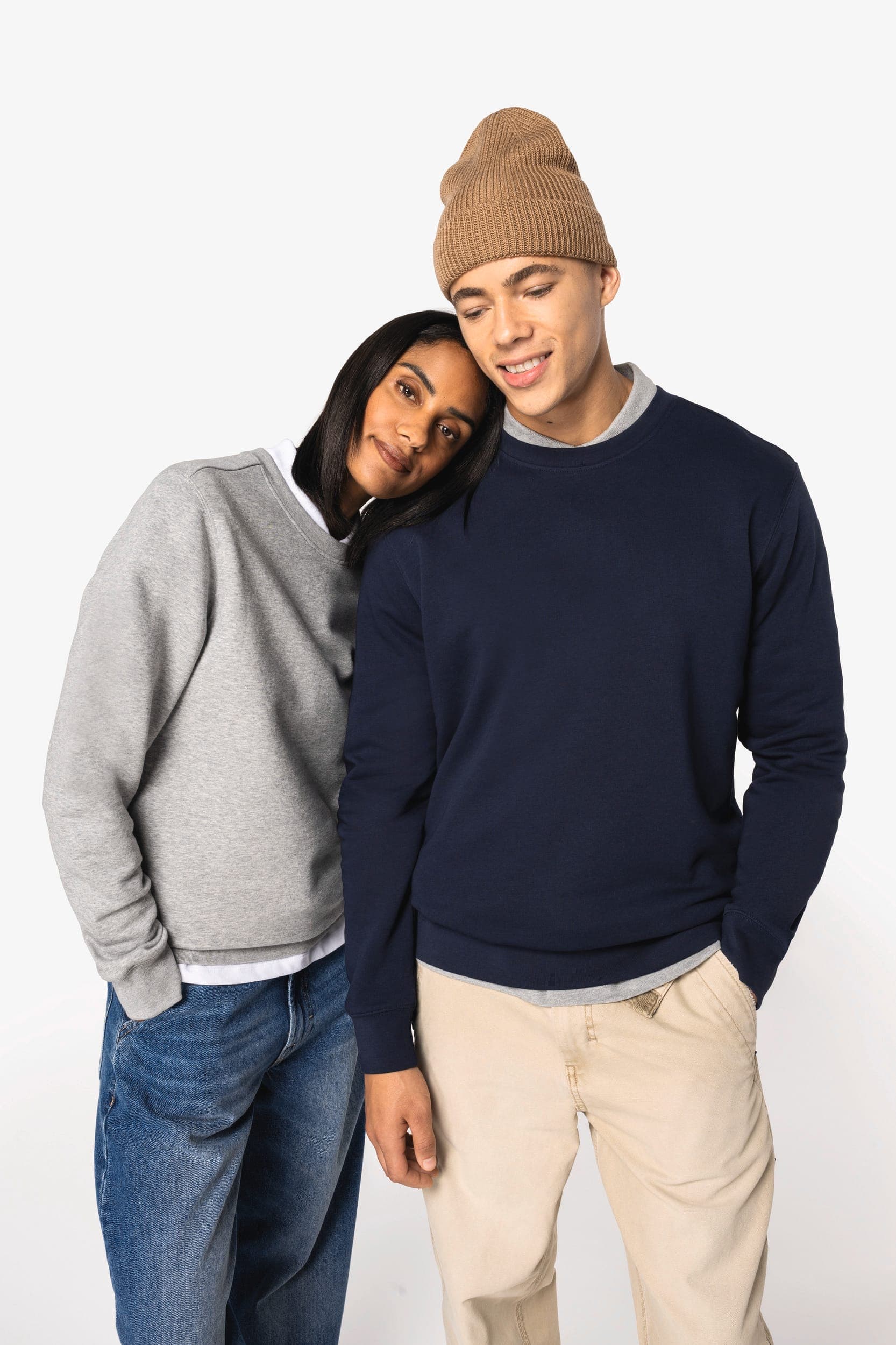 Sweat-shirt écoresponsable à col rond unisexe en situation