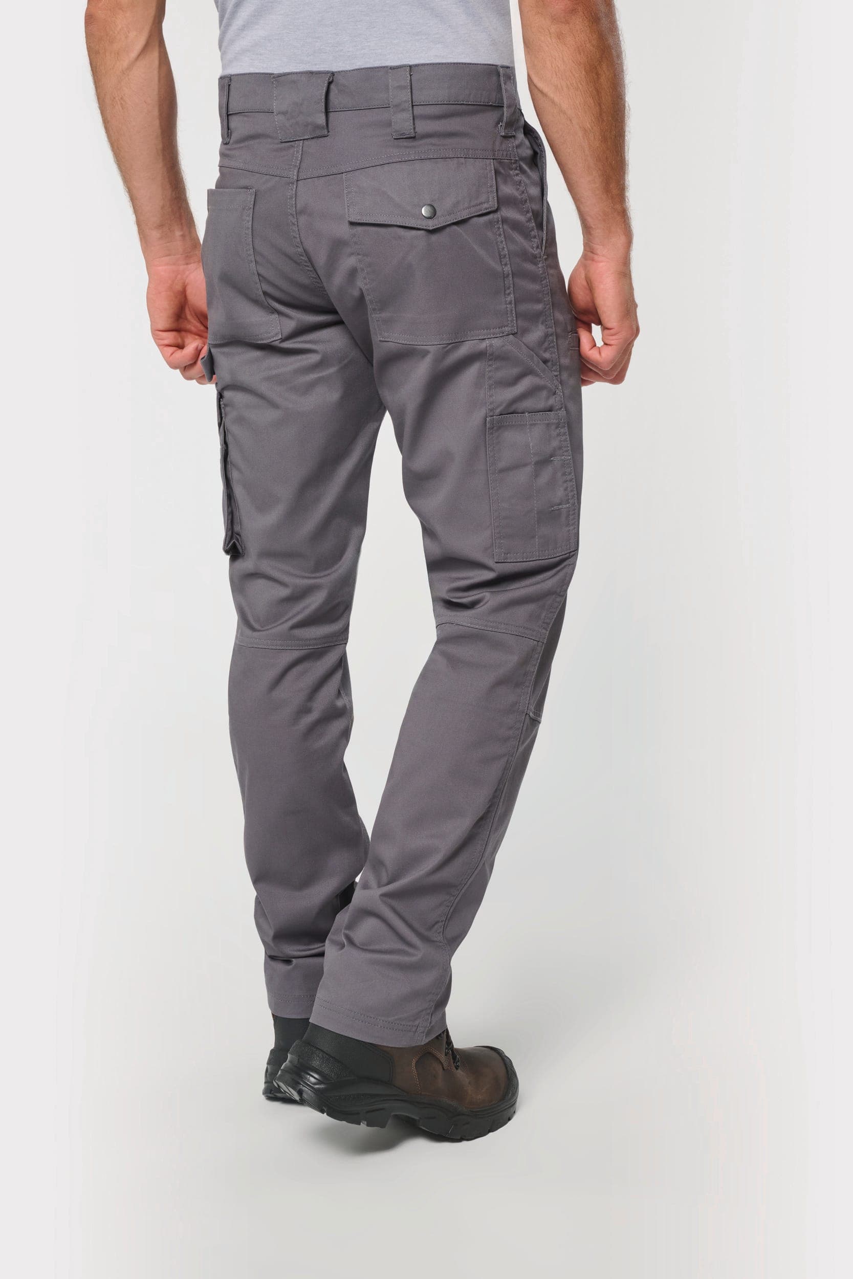 Pantalon de travail multipoches homme en situation