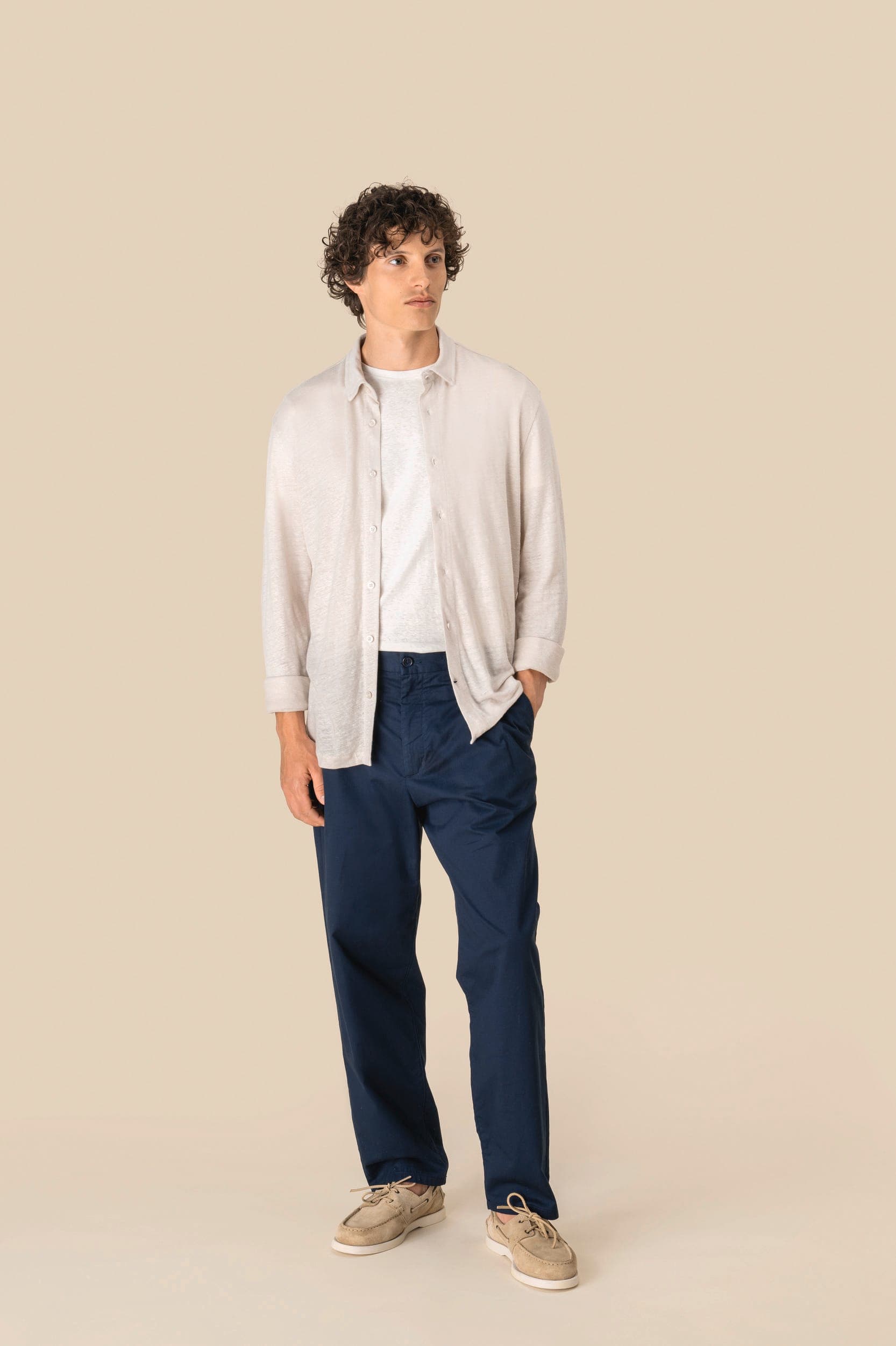Chemise en lin homme en situation