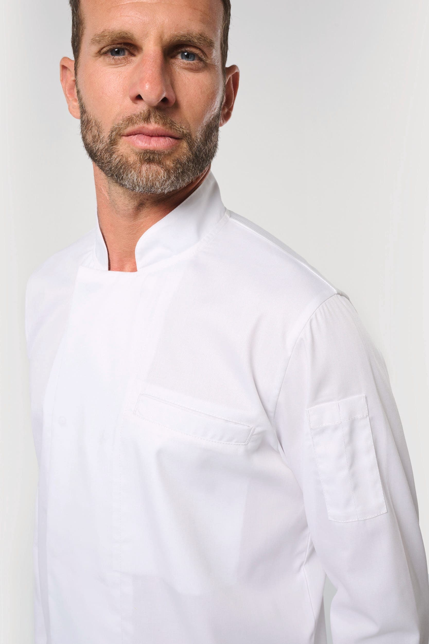 Veste de cuisine écoresponsable et respirante manches longues unisexe en situation