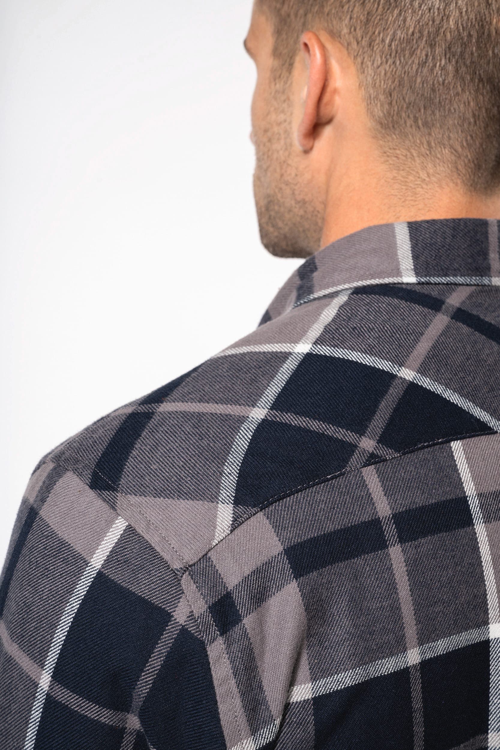 Surchemise à carreaux doublée sherpa homme en situation
