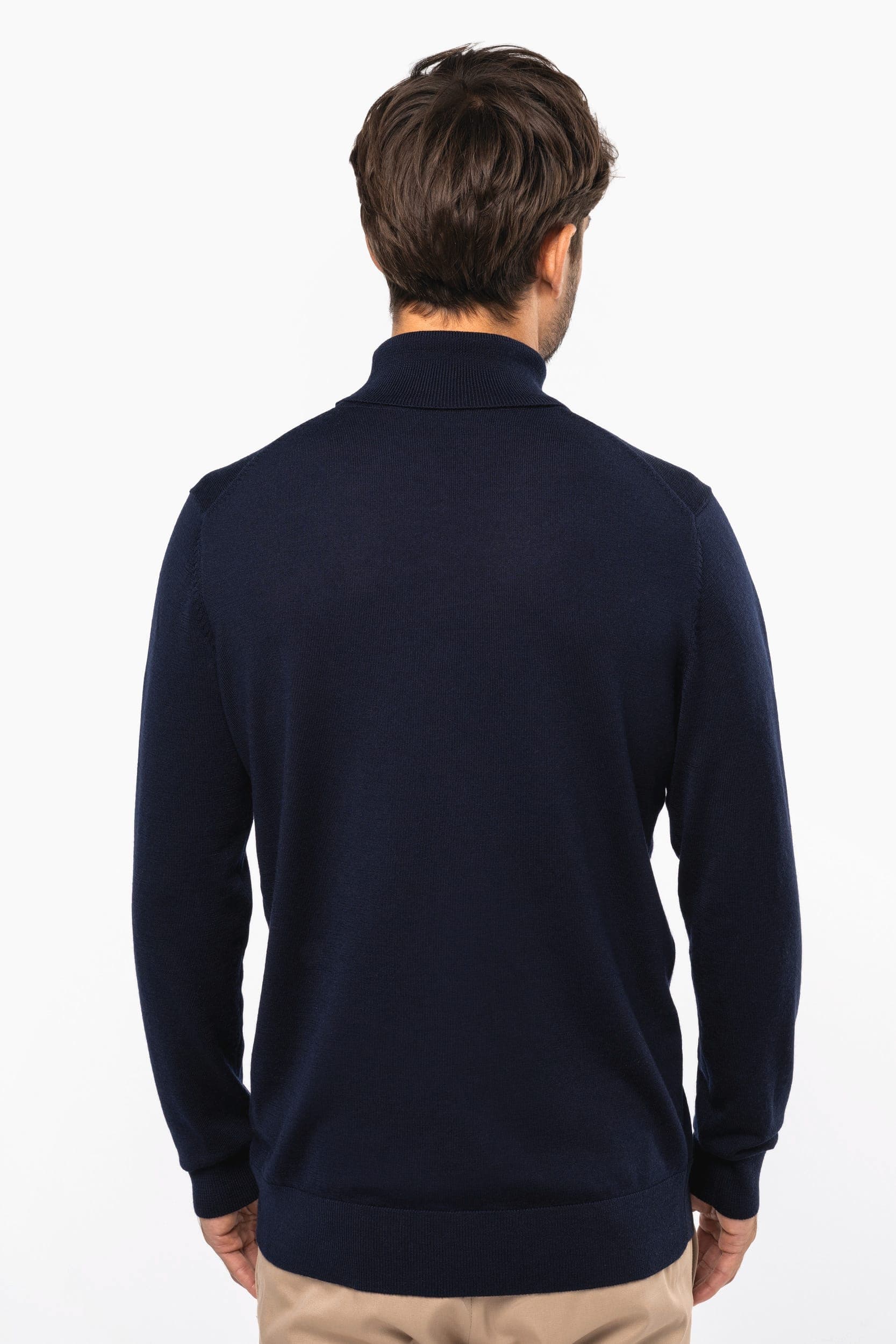 Pull Mérinos col roulé homme en situation